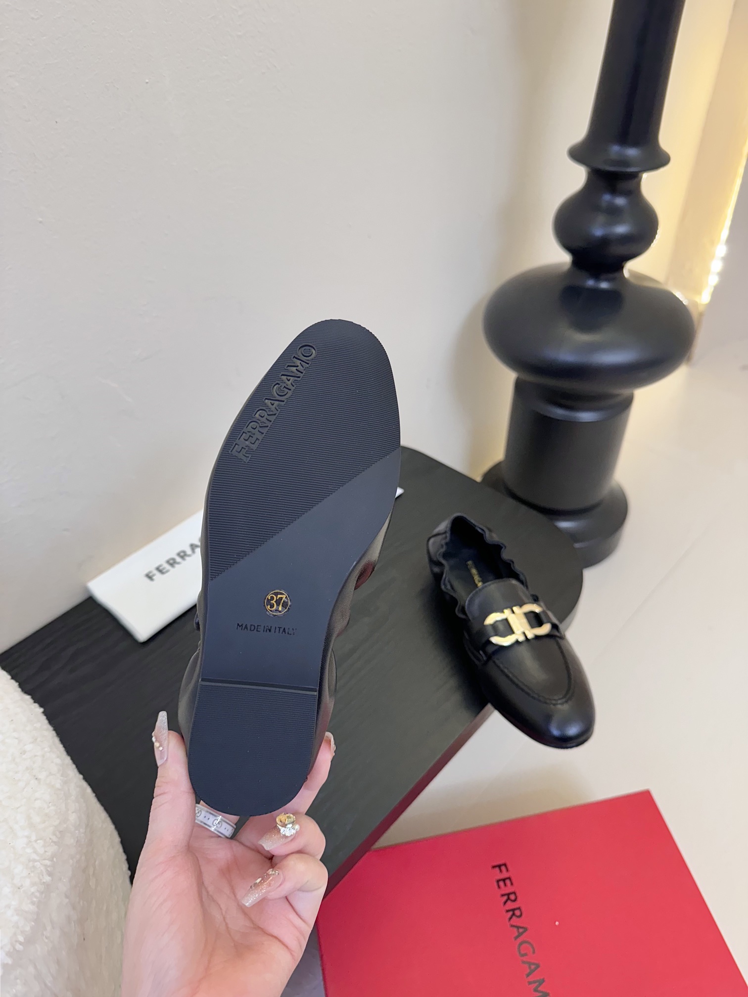 
FERRAGAMO菲拉格慕女士新版Vara铭牌芭蕾舞平底鞋上脚果然更惊艳~蝴蝶结芭蕾鞋，集美感与于一体