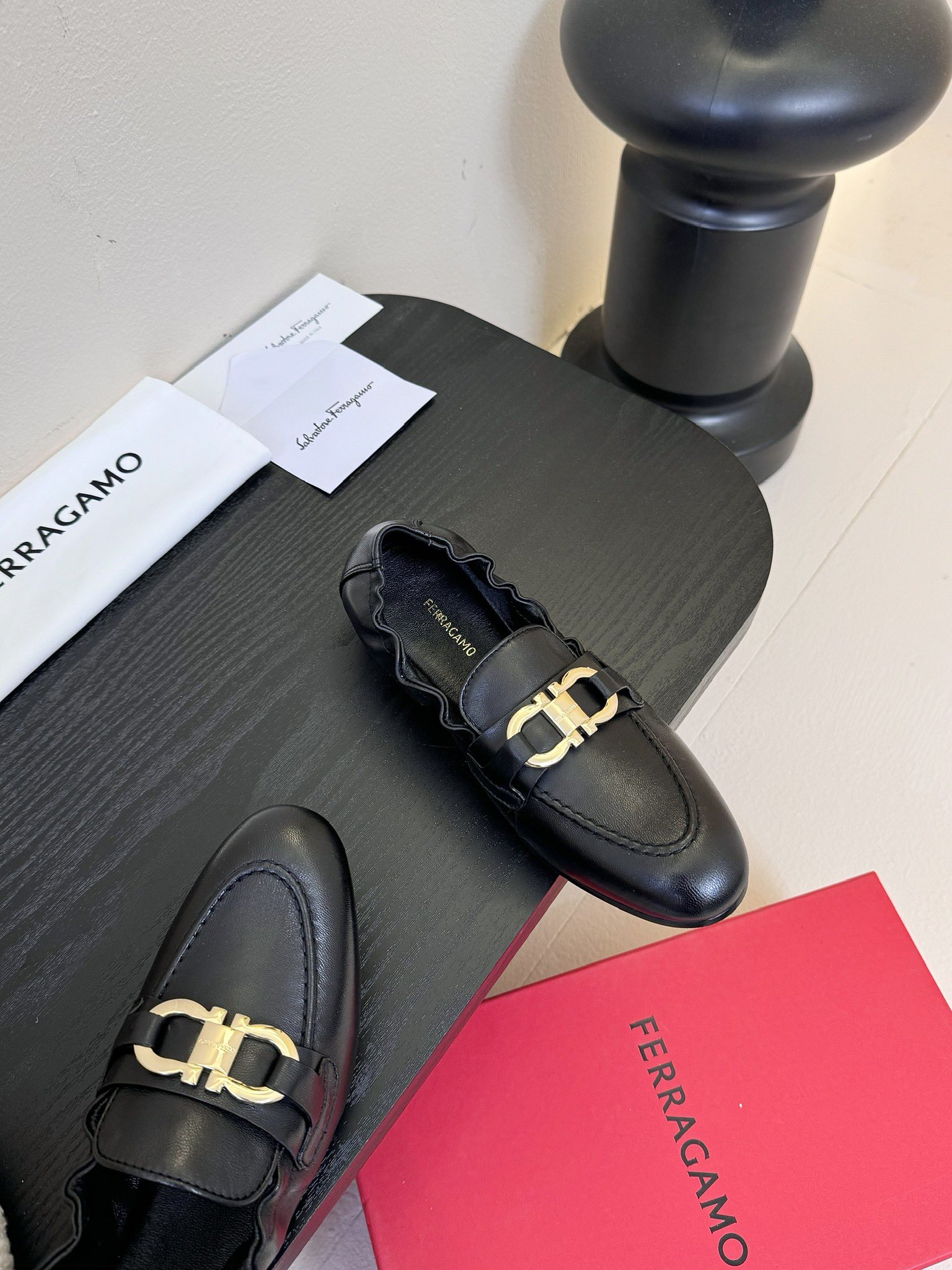 
FERRAGAMO菲拉格慕女士新版Vara铭牌芭蕾舞平底鞋上脚果然更惊艳~蝴蝶结芭蕾鞋，集美感与于一体