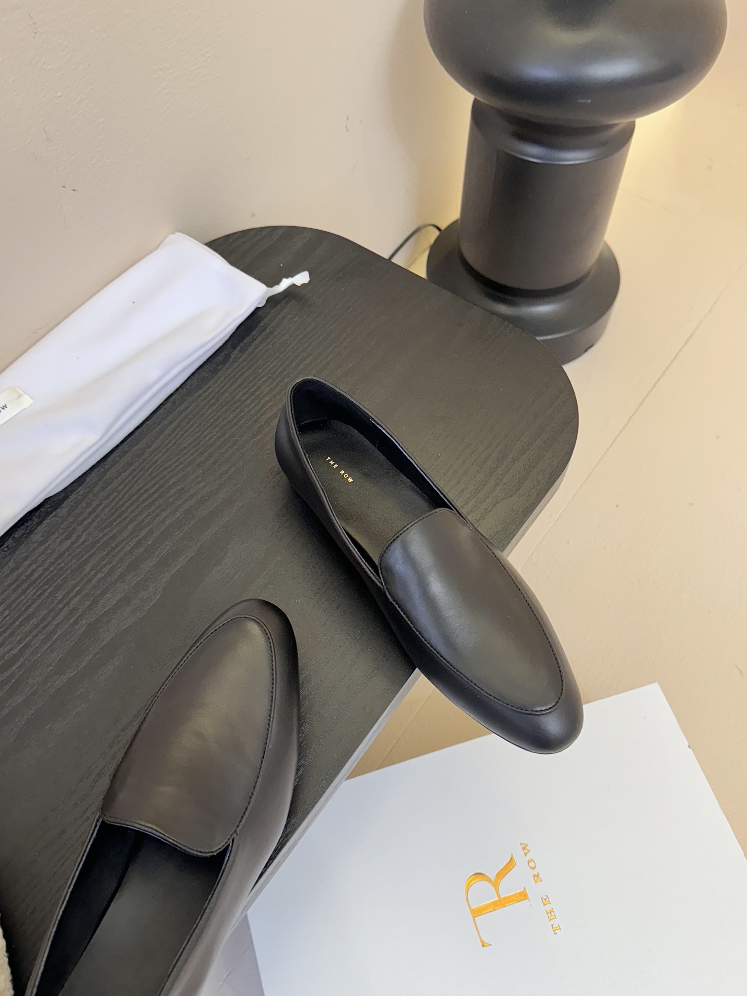 
the row法式复古圆头极简百搭平底乐福鞋这款真的是史上我穿过最最舒服的款式太柔软啦！磨脚星人一定要