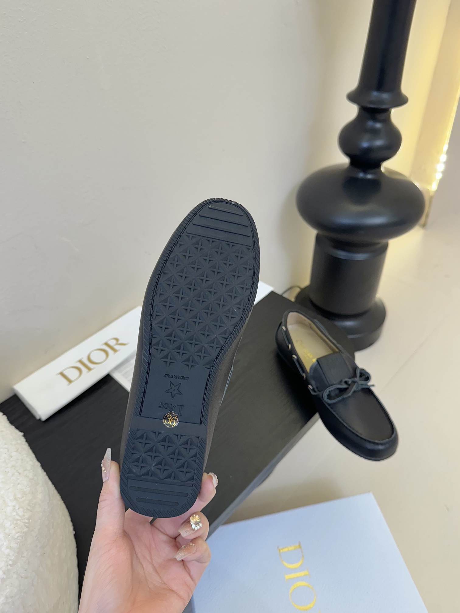 
 Dior 迪奥25SS春夏新款 Miss Street 乐福鞋

太古汇原版6900购入开发 顶级版