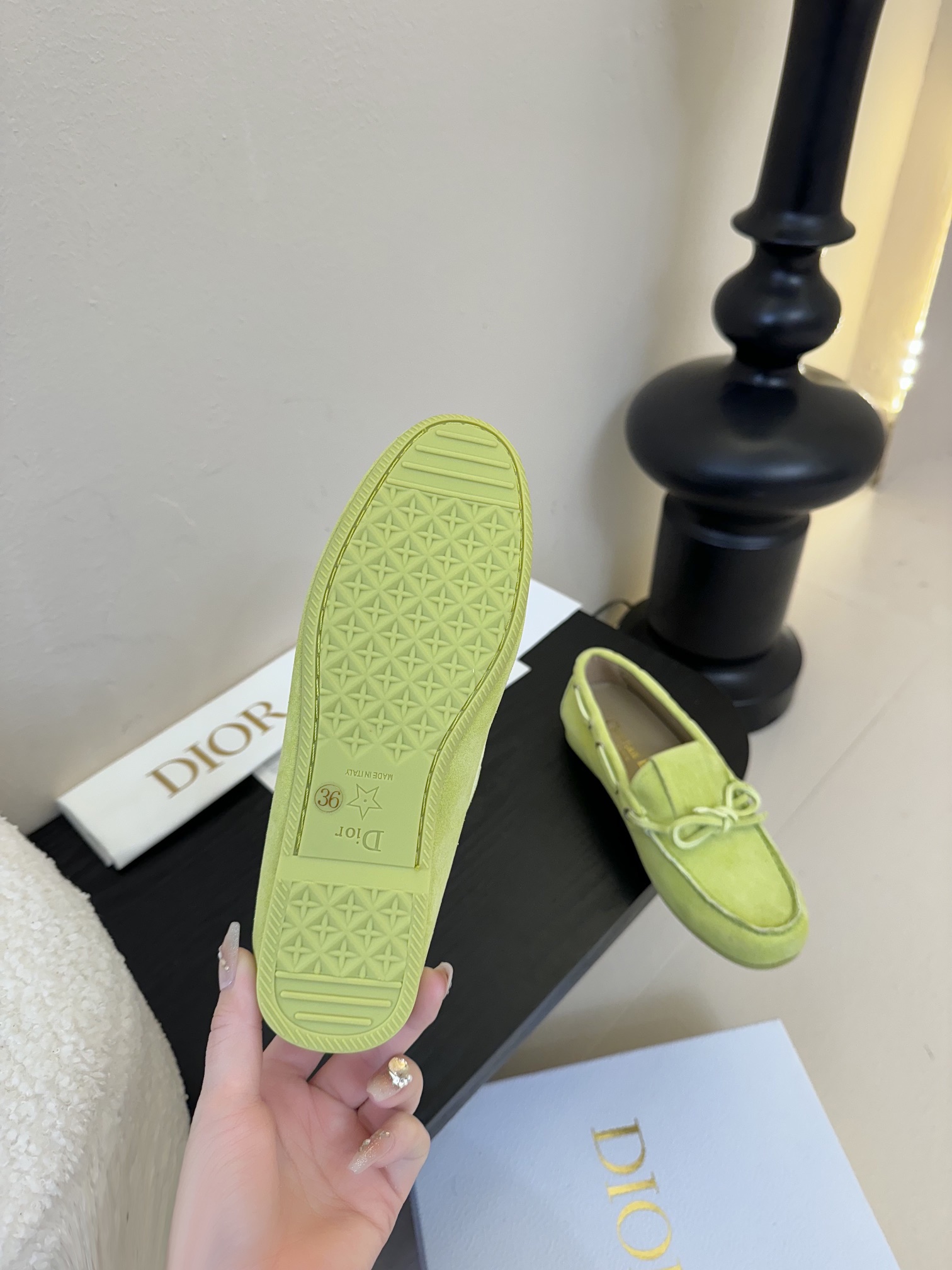 
 Dior 迪奥25SS春夏新款 Miss Street 乐福鞋

太古汇原版6900购入开发 顶级版
