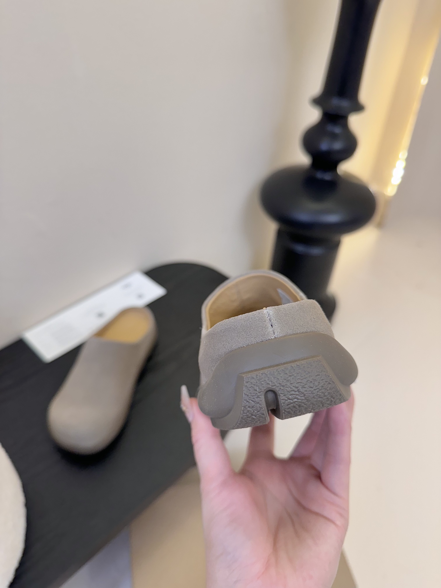 
UGG新款博肯厚底小网红拖鞋，小胖丁嘟嘟拖 单鞋…材质牛反绒，百搭时尚！大底防滑耐磨
 Size：35