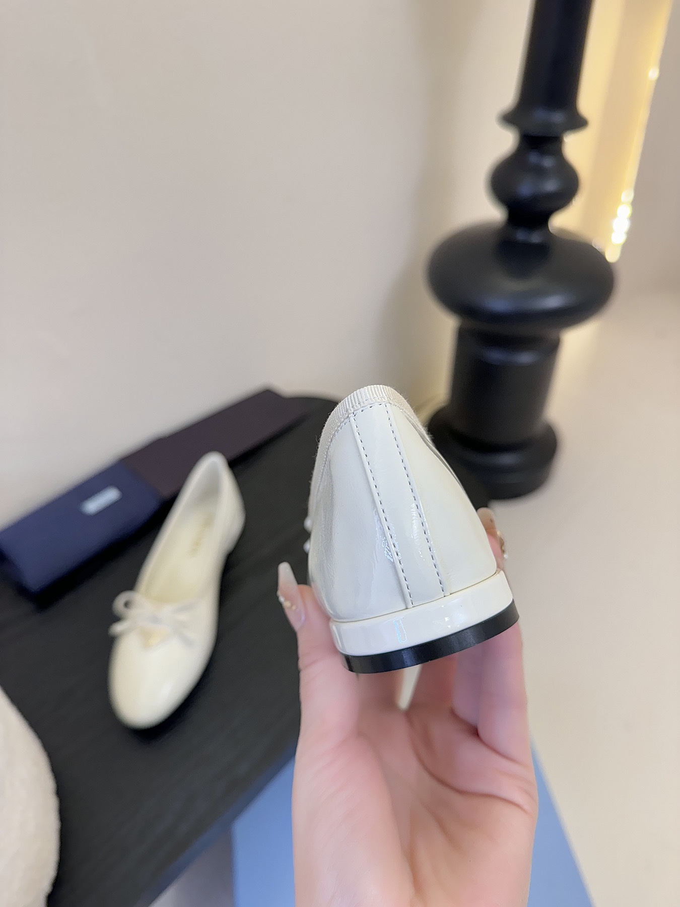  
𝐏𝐑𝐀𝐃𝐀 普拉达春夏新品圆头三角标 玛丽珍单鞋 芭蕾舞平底鞋

时髦百搭nice单品，各路美女站稳