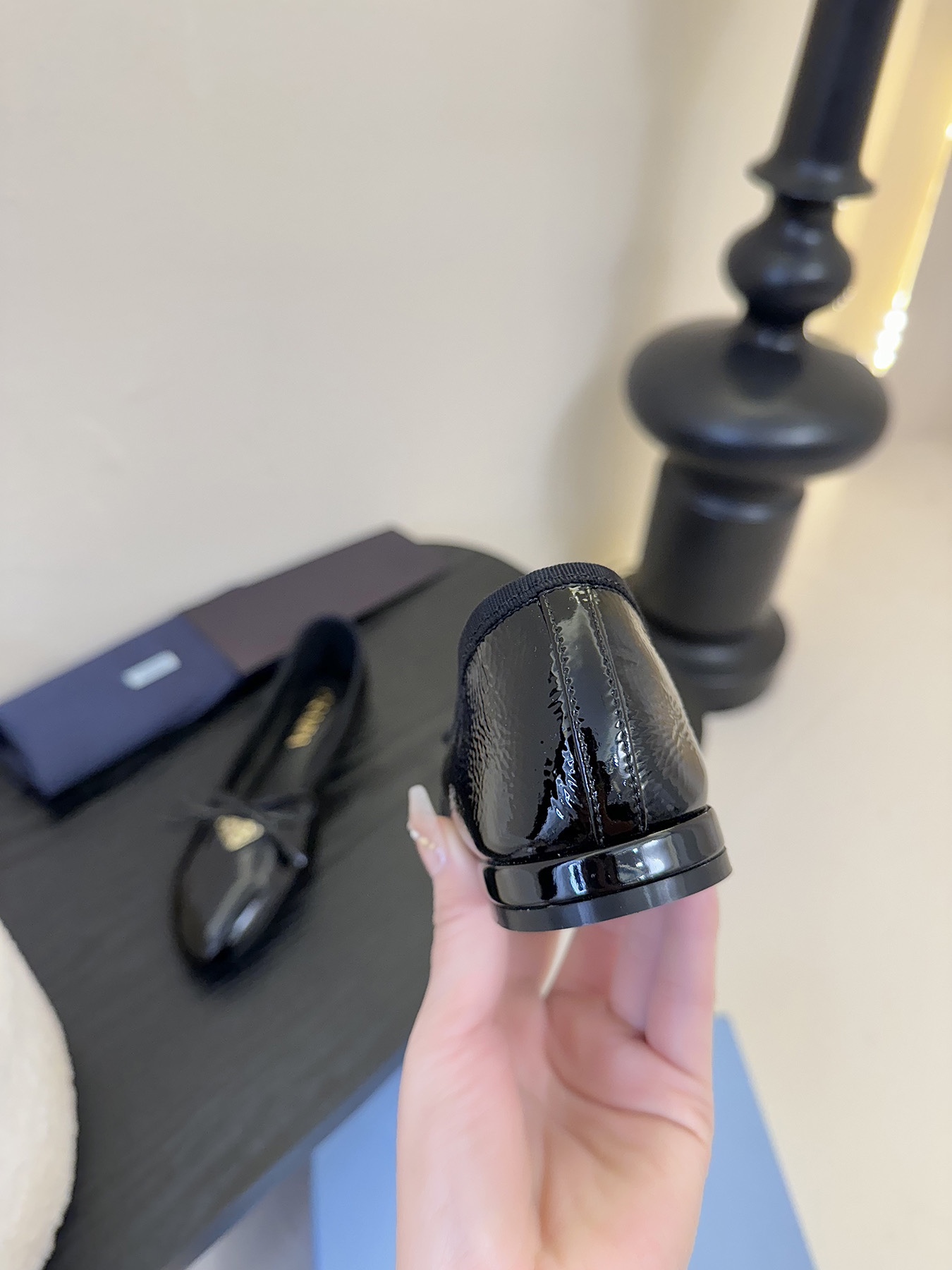  
𝐏𝐑𝐀𝐃𝐀 普拉达春夏新品圆头三角标 玛丽珍单鞋 芭蕾舞平底鞋

时髦百搭nice单品，各路美女站稳