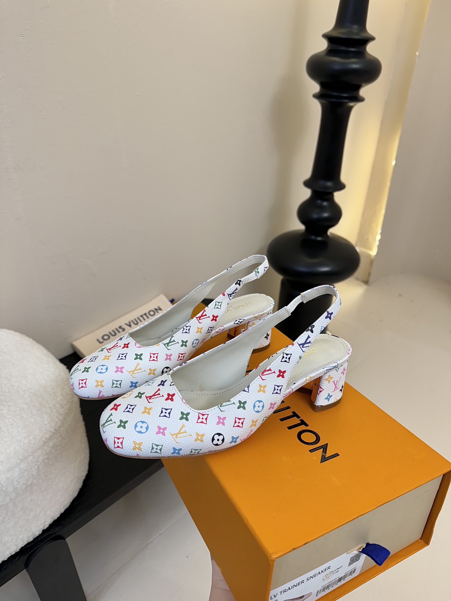 
Louis Vuitton LV Swing 高跟鞋🔥最火最新金属跟玛丽珍后空粗跟凉鞋字母标高跟单鞋
