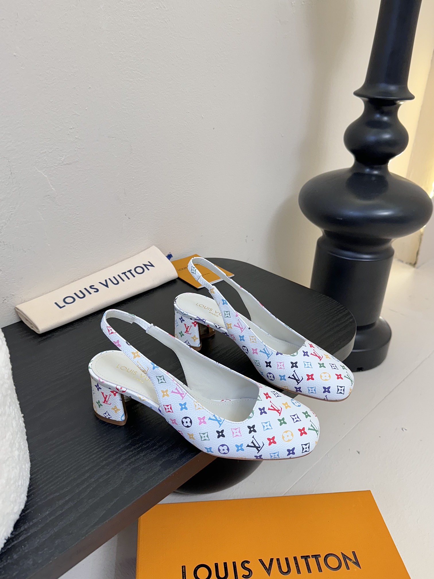 
Louis Vuitton LV Swing 高跟鞋🔥最火最新金属跟玛丽珍后空粗跟凉鞋字母标高跟单鞋
