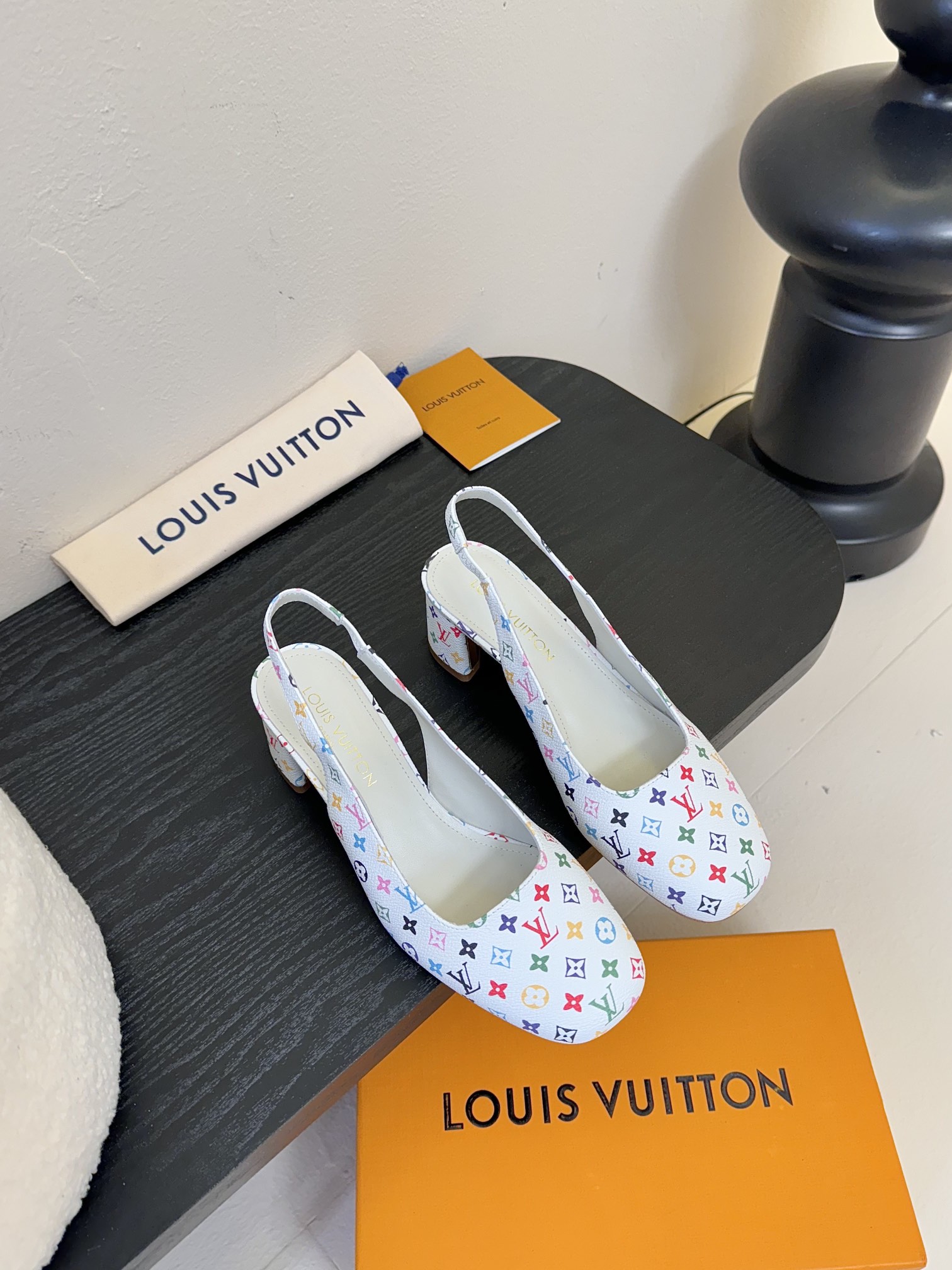 
Louis Vuitton LV Swing 高跟鞋🔥最火最新金属跟玛丽珍后空粗跟凉鞋字母标高跟单鞋

