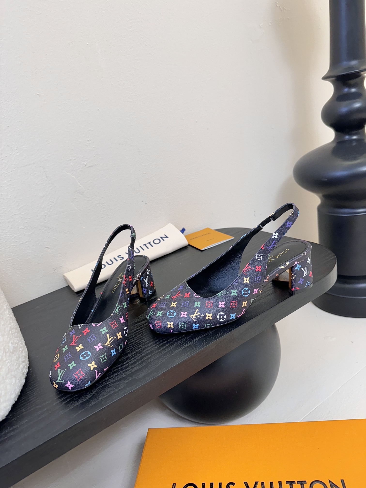 Louis Vuitton LV Swing ้ซ่ท้๐ฅๆ็ซๆๆฐ้ๅฑ่ท็ไธฝ็ๅ็ฉบ็ฒ่ทๅ้ๅญๆฏๆ ้ซ่ทๅ้