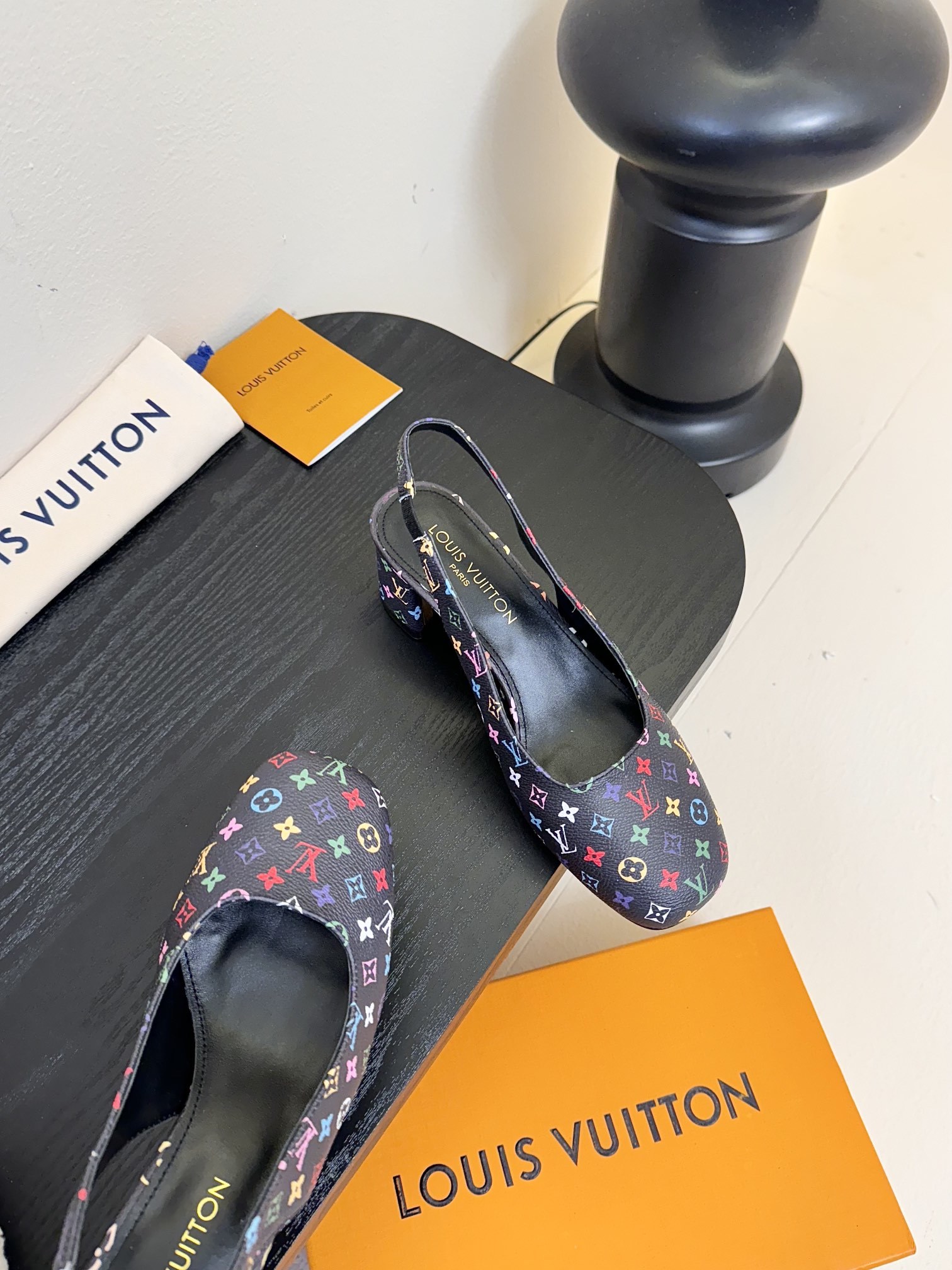 Louis Vuitton LV Swing ้ซ่ท้๐ฅๆ็ซๆๆฐ้ๅฑ่ท็ไธฝ็ๅ็ฉบ็ฒ่ทๅ้ๅญๆฏๆ ้ซ่ทๅ้