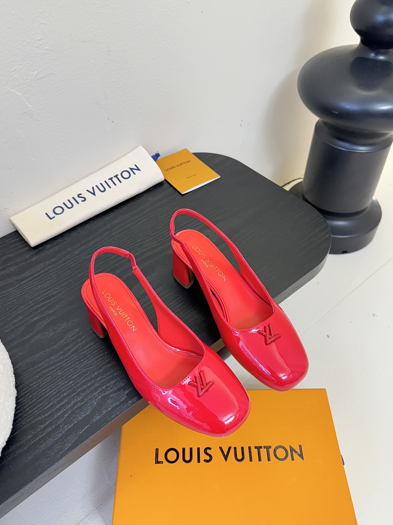 
Louis Vuitton LV Swing 高跟鞋🔥最火最新金属跟玛丽珍后空粗跟凉鞋字母标高跟单鞋
