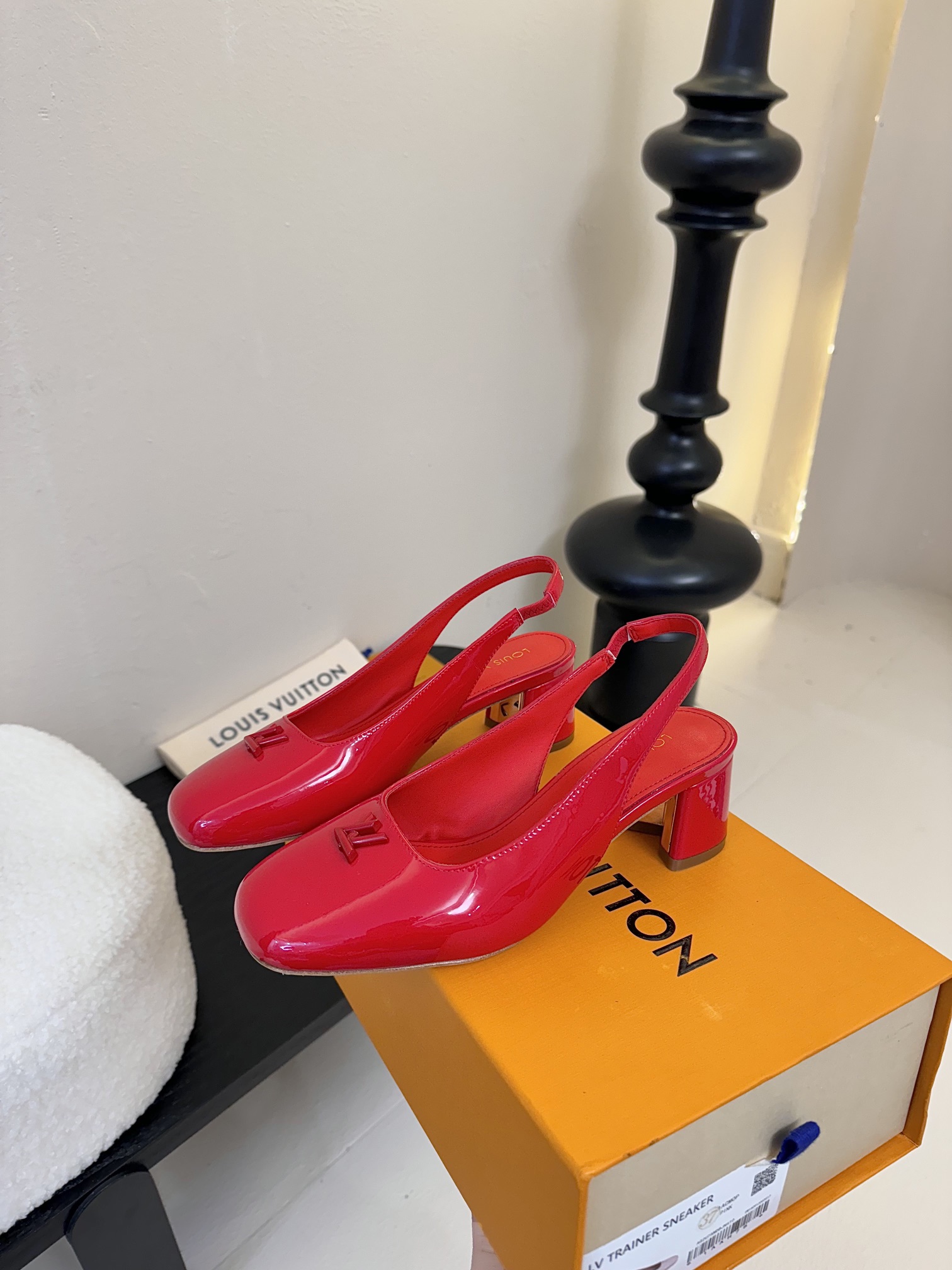 
Louis Vuitton LV Swing 高跟鞋🔥最火最新金属跟玛丽珍后空粗跟凉鞋字母标高跟单鞋
