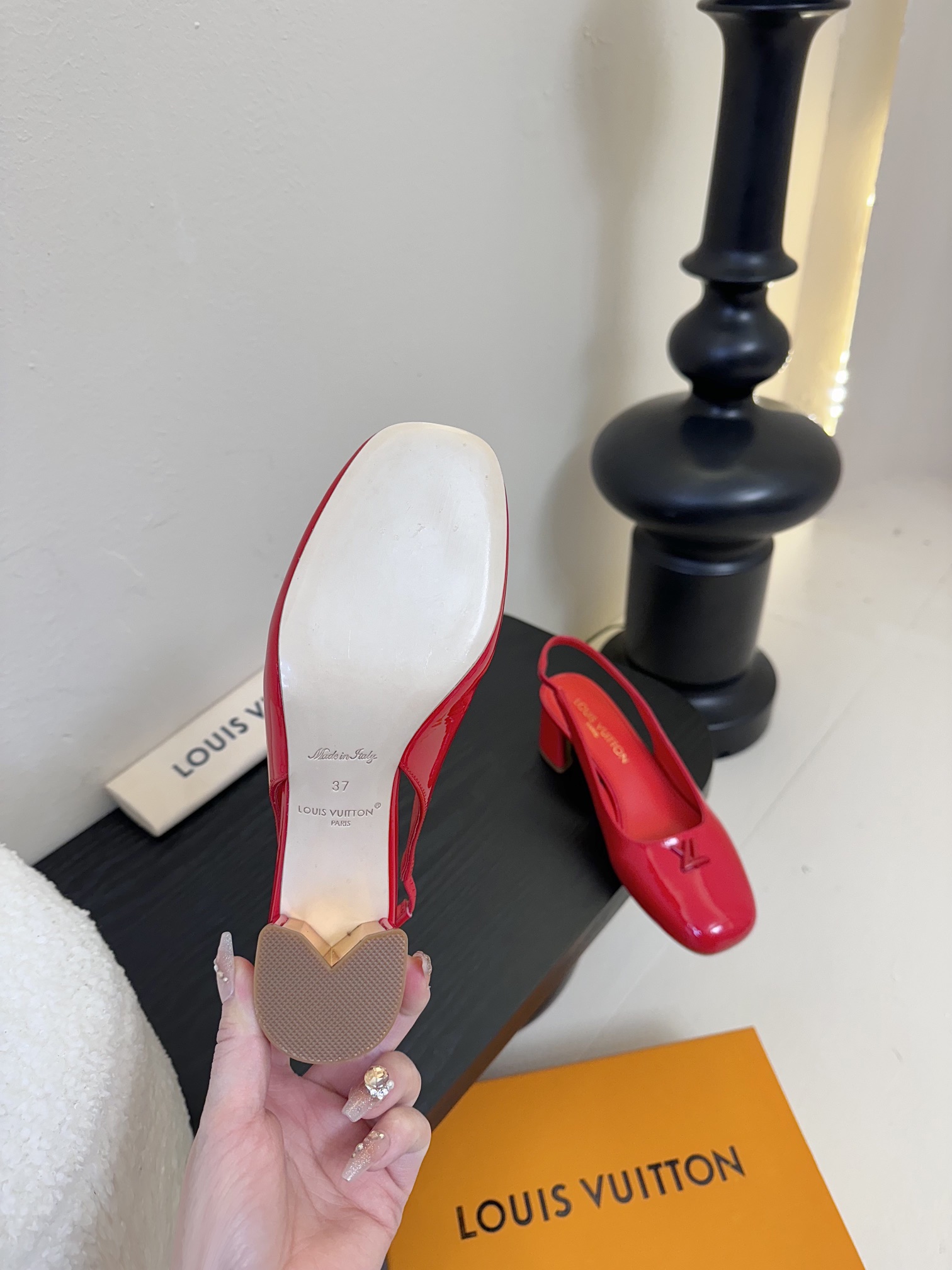 
Louis Vuitton LV Swing 高跟鞋🔥最火最新金属跟玛丽珍后空粗跟凉鞋字母标高跟单鞋
