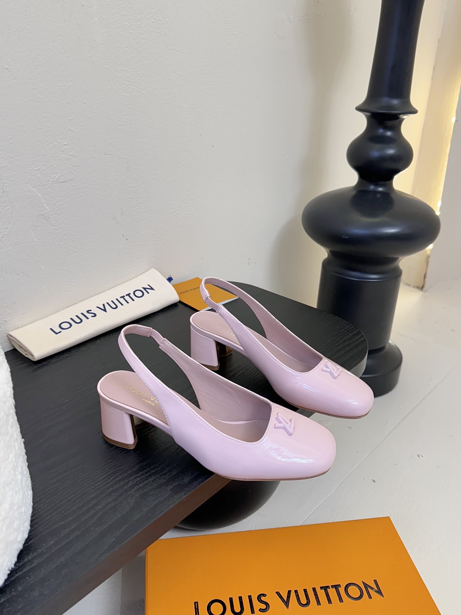 
Louis Vuitton LV Swing 高跟鞋🔥最火最新金属跟玛丽珍后空粗跟凉鞋字母标高跟单鞋
