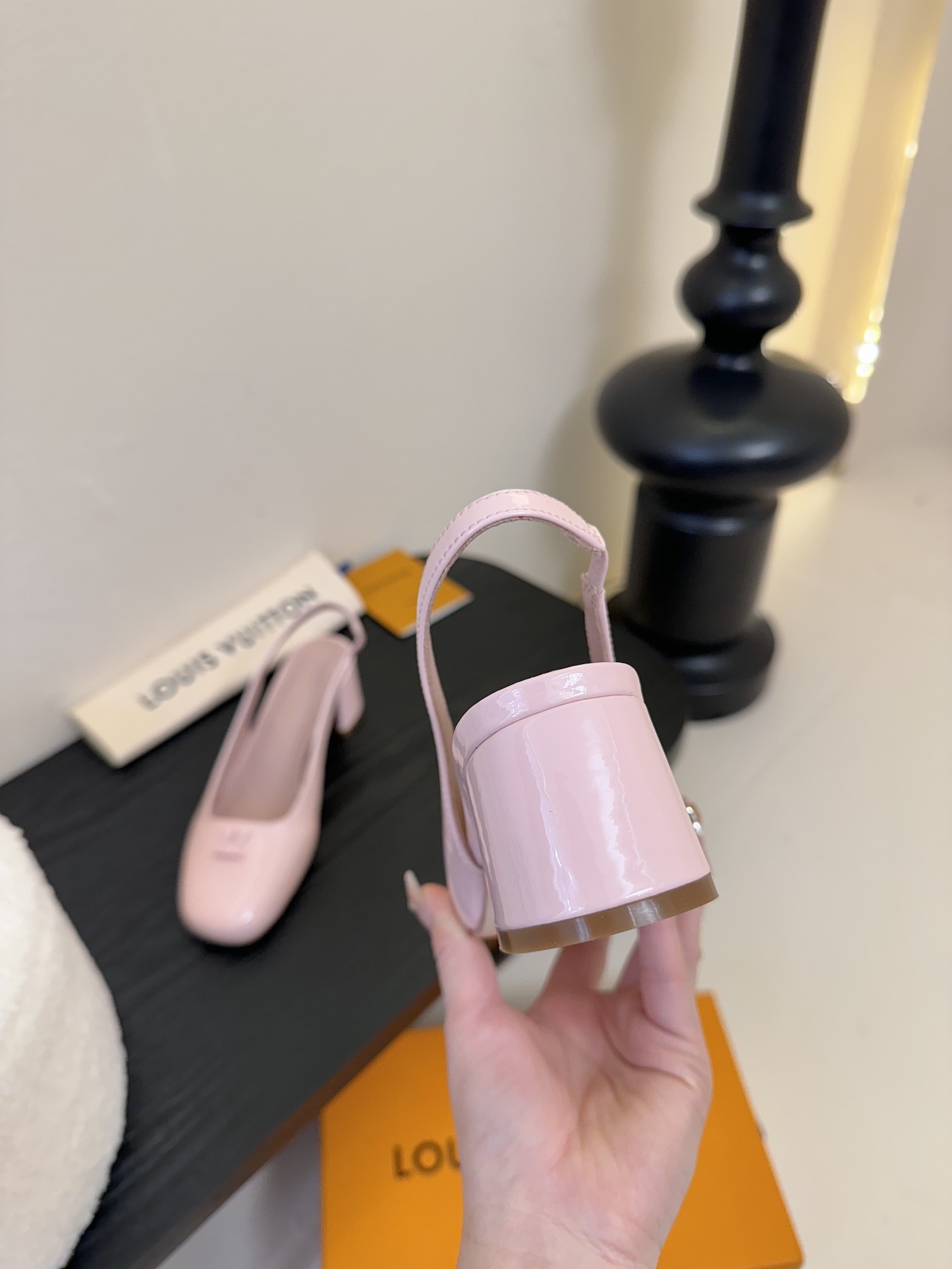 
Louis Vuitton LV Swing 高跟鞋🔥最火最新金属跟玛丽珍后空粗跟凉鞋字母标高跟单鞋
