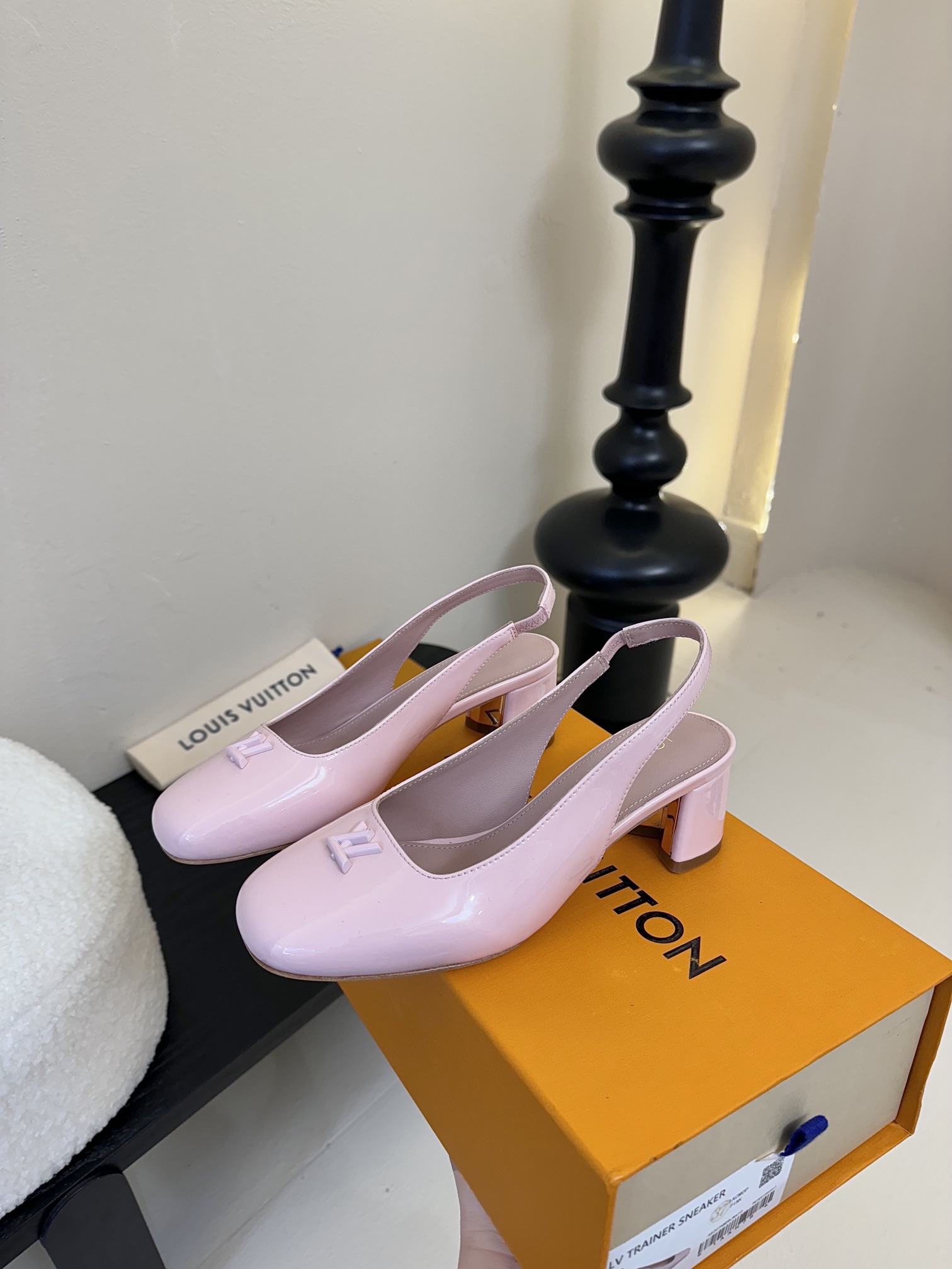 
Louis Vuitton LV Swing 高跟鞋🔥最火最新金属跟玛丽珍后空粗跟凉鞋字母标高跟单鞋
