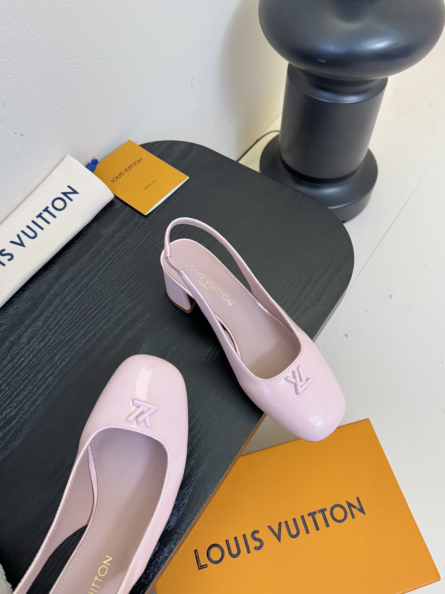 
Louis Vuitton LV Swing 高跟鞋🔥最火最新金属跟玛丽珍后空粗跟凉鞋字母标高跟单鞋
