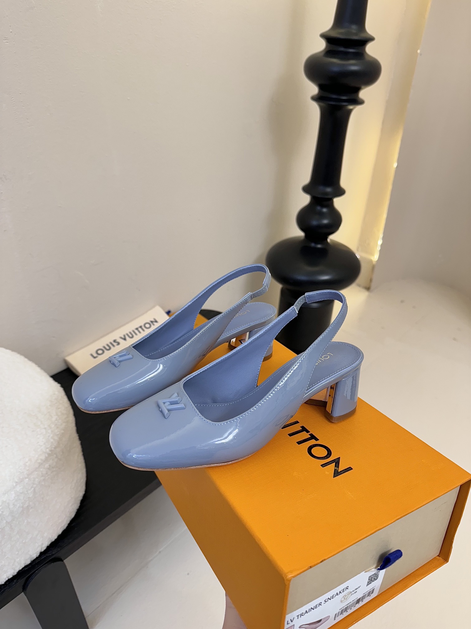 
Louis Vuitton LV Swing 高跟鞋🔥最火最新金属跟玛丽珍后空粗跟凉鞋字母标高跟单鞋
