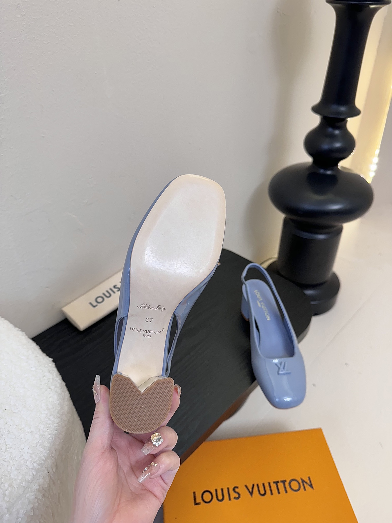 
Louis Vuitton LV Swing 高跟鞋🔥最火最新金属跟玛丽珍后空粗跟凉鞋字母标高跟单鞋
