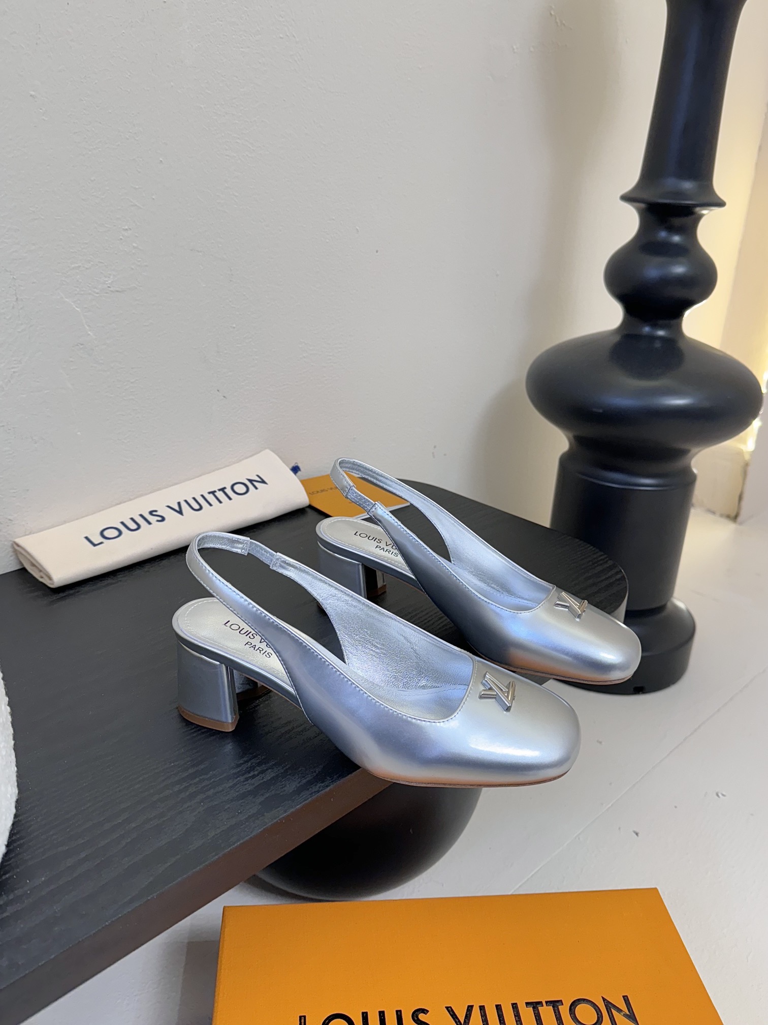 
Louis Vuitton LV Swing 高跟鞋🔥最火最新金属跟玛丽珍后空粗跟凉鞋字母标高跟单鞋
