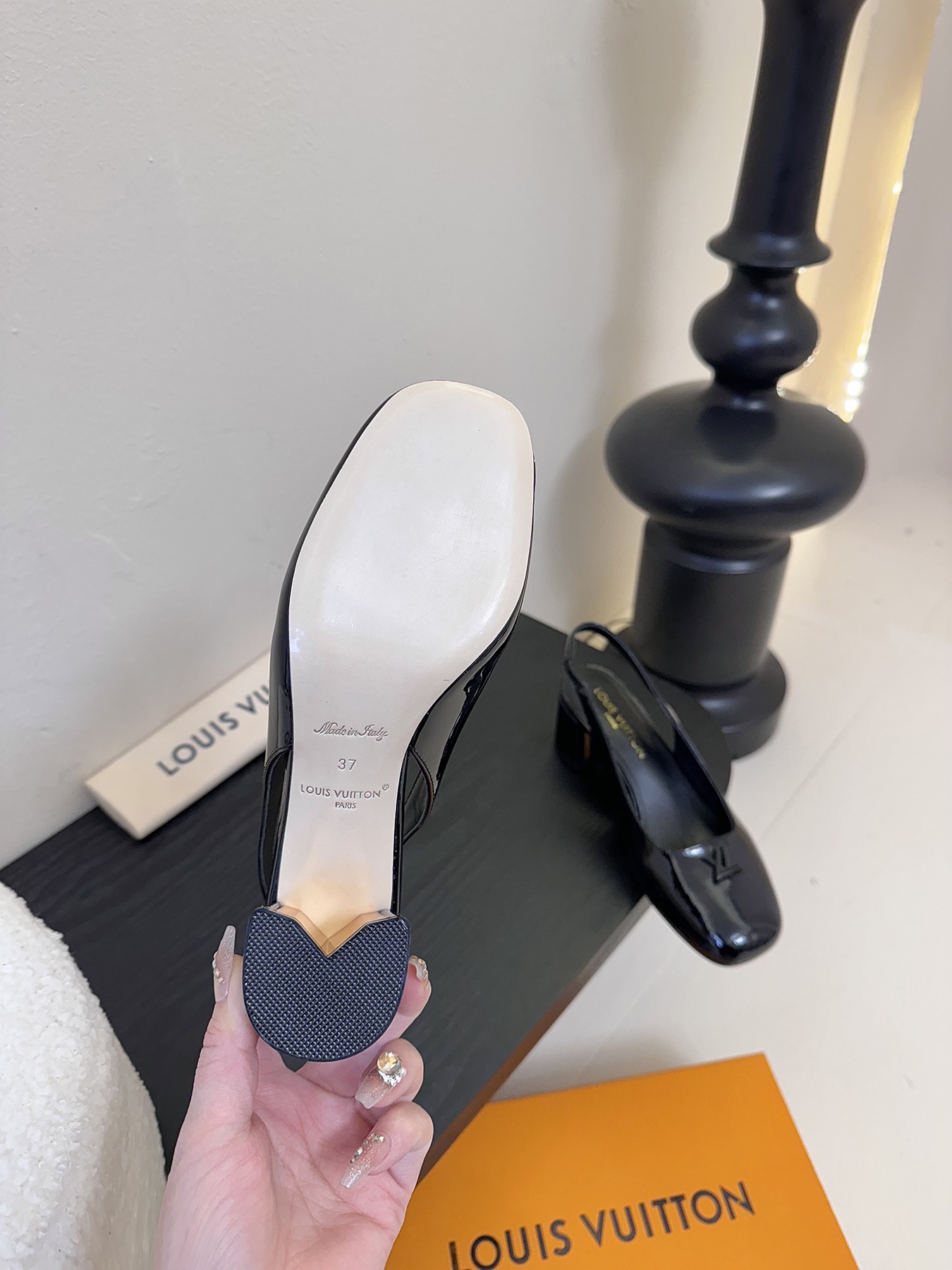 
Louis Vuitton LV Swing 高跟鞋🔥最火最新金属跟玛丽珍后空粗跟凉鞋字母标高跟单鞋

