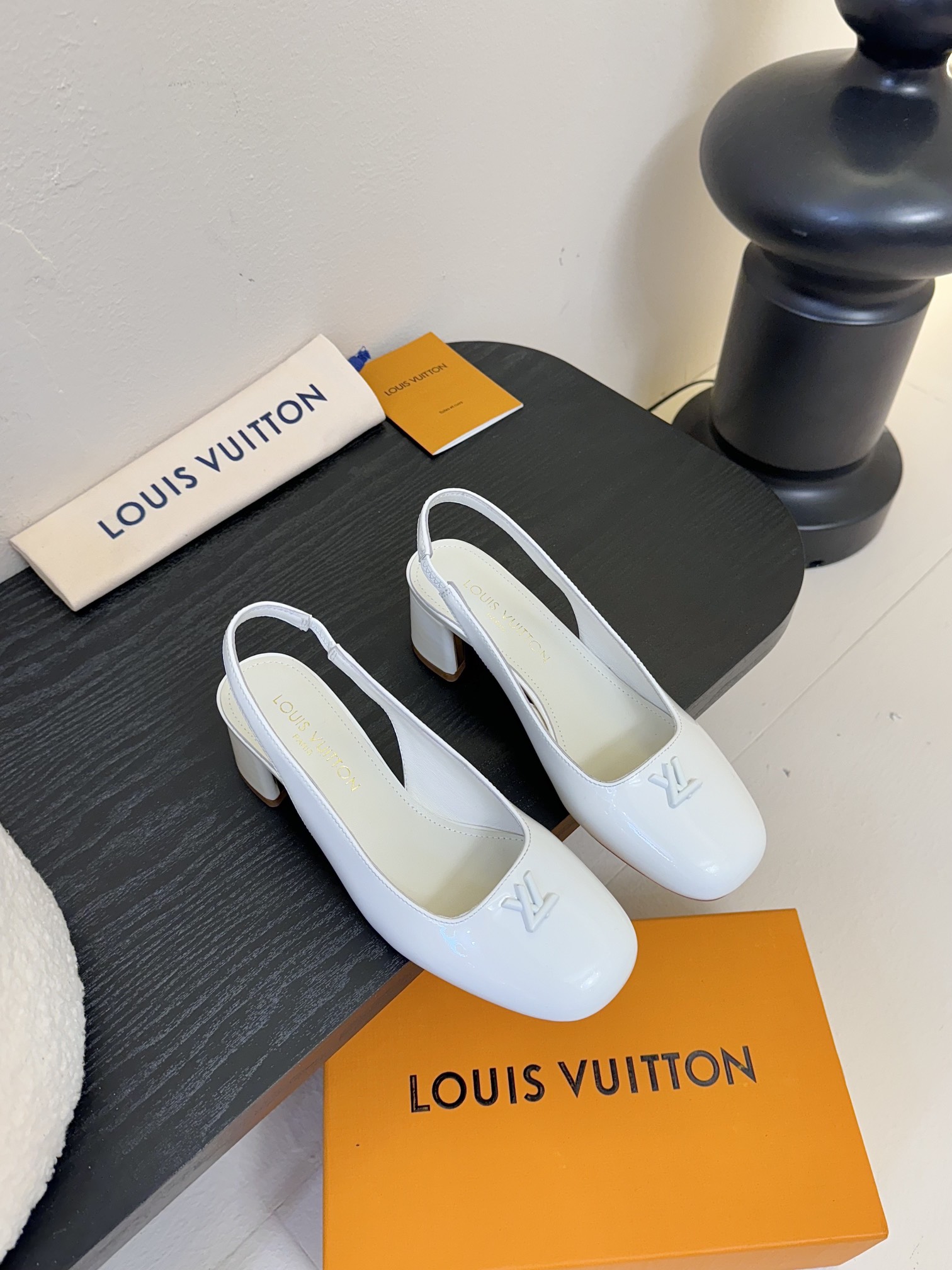
Louis Vuitton LV Swing 高跟鞋🔥最火最新金属跟玛丽珍后空粗跟凉鞋字母标高跟单鞋
