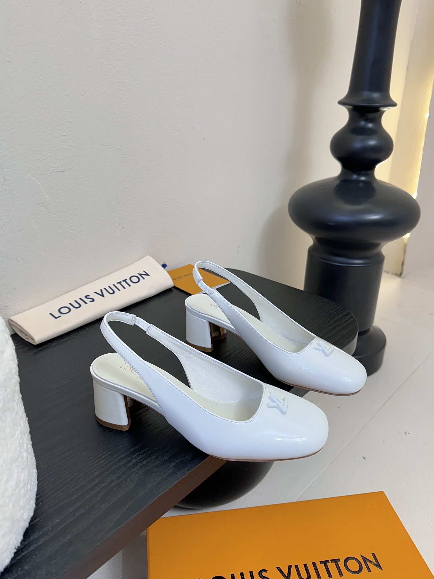 
Louis Vuitton LV Swing 高跟鞋🔥最火最新金属跟玛丽珍后空粗跟凉鞋字母标高跟单鞋

