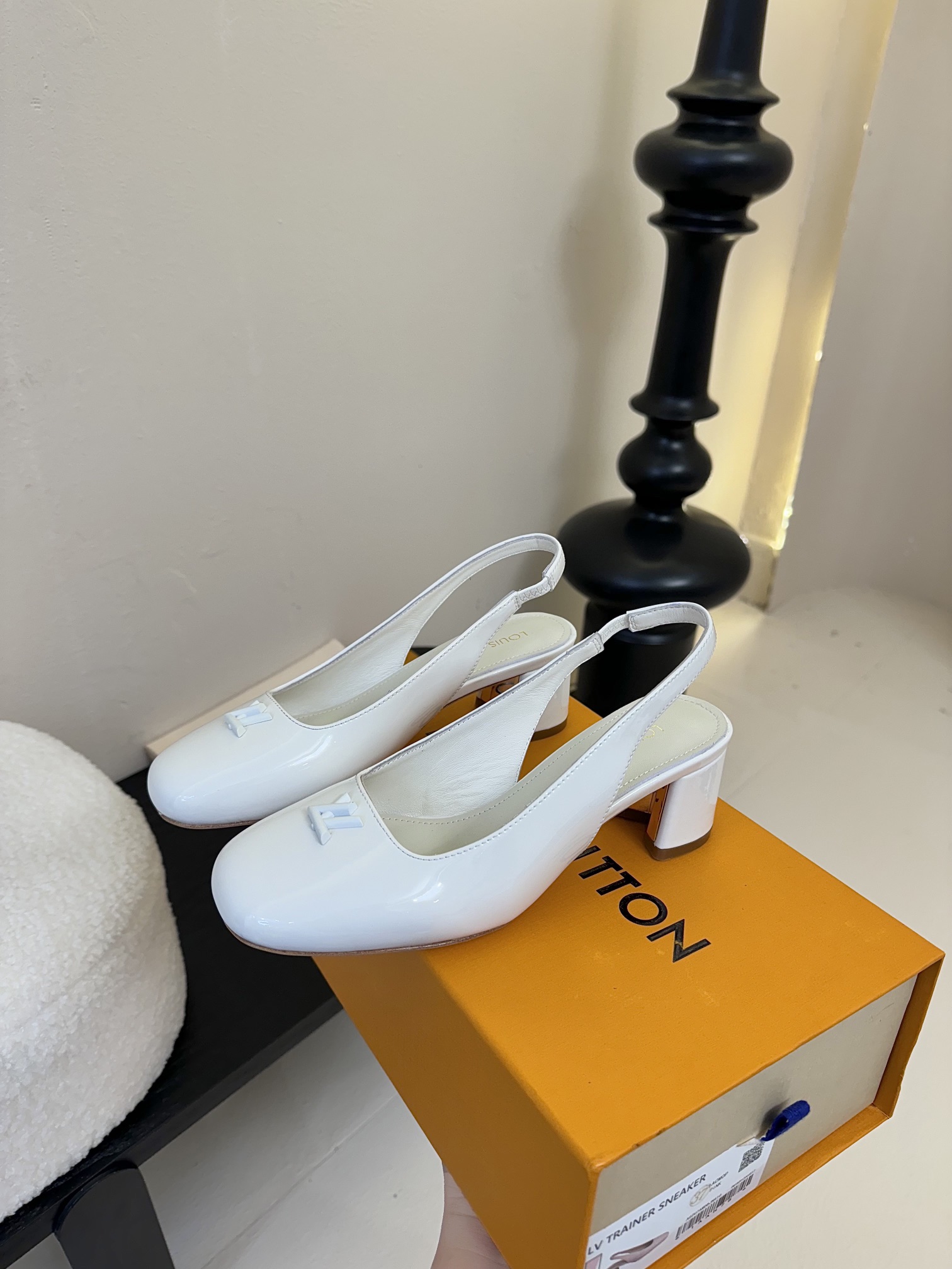 
Louis Vuitton LV Swing 高跟鞋🔥最火最新金属跟玛丽珍后空粗跟凉鞋字母标高跟单鞋
