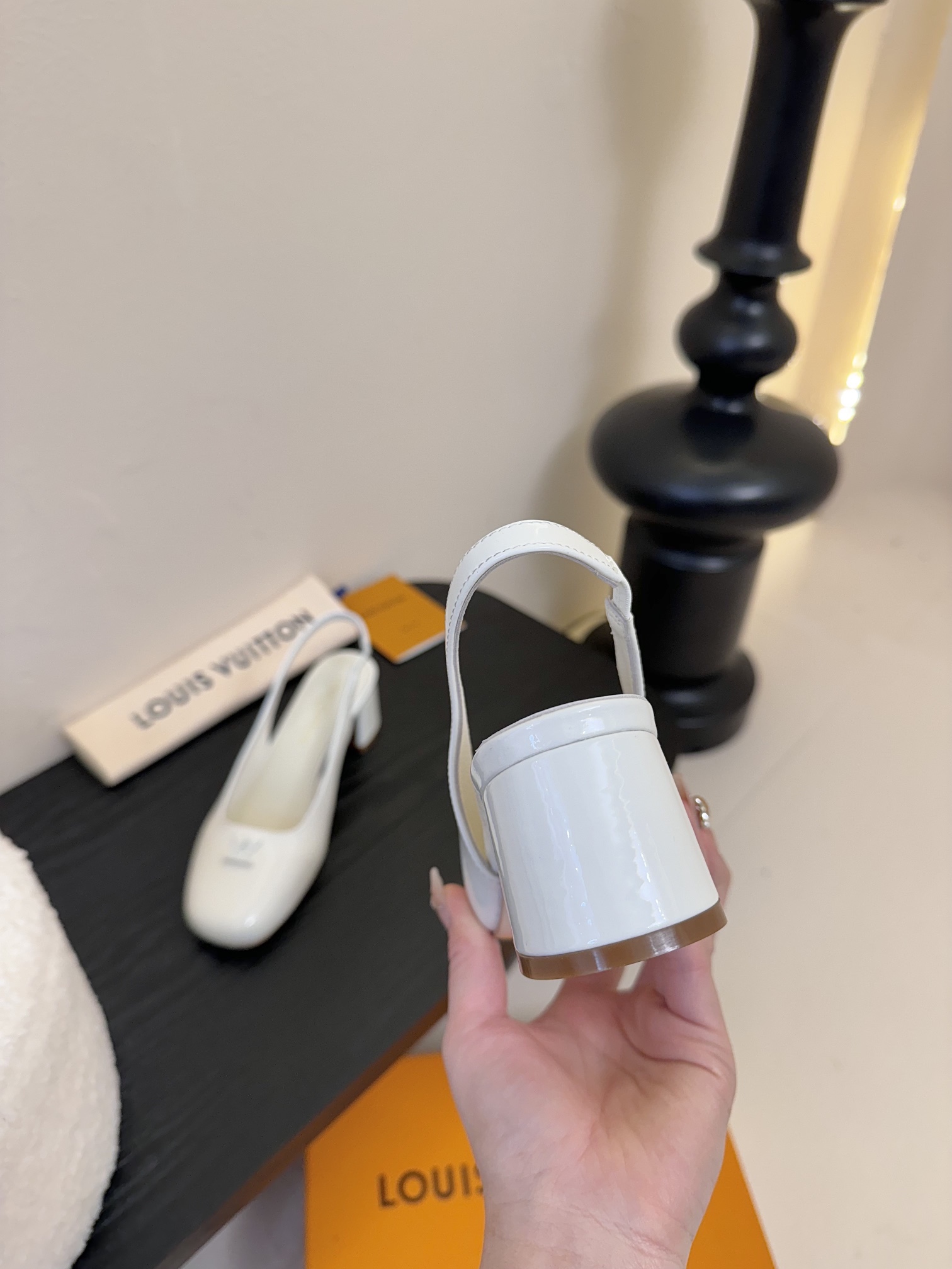 
Louis Vuitton LV Swing 高跟鞋🔥最火最新金属跟玛丽珍后空粗跟凉鞋字母标高跟单鞋
