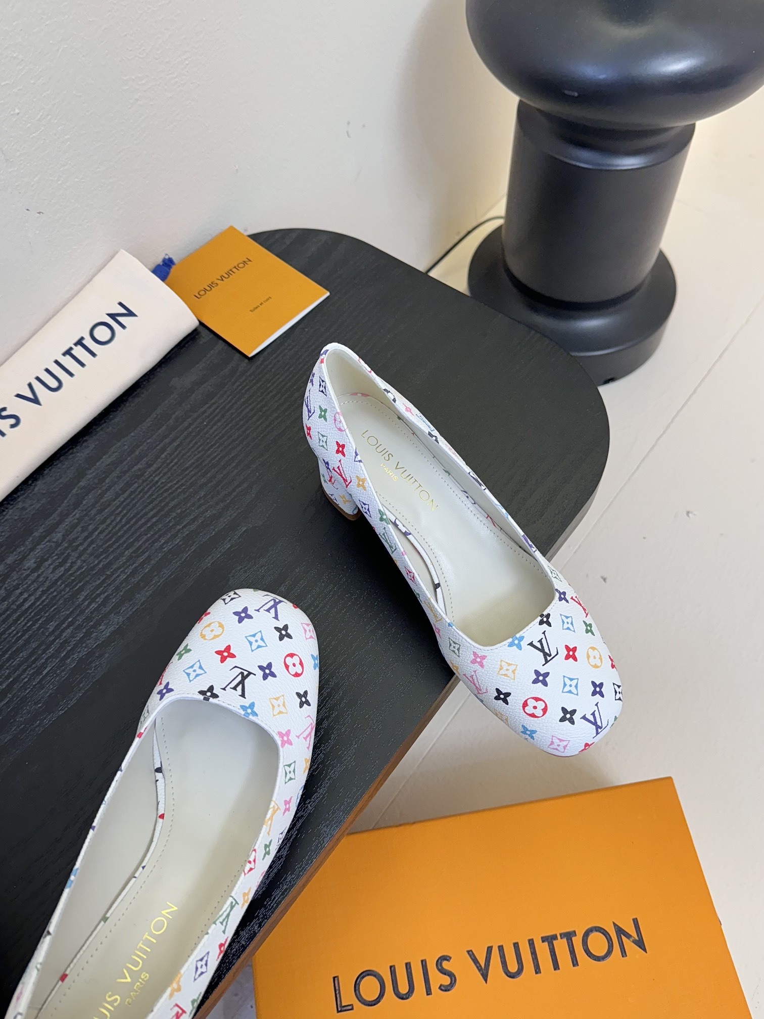 Louis Vuitton LV Swing ้ซ่ท้๐ฅๆ็ซๆๆฐ้ๅฑ่ท็ไธฝ็ๅ็ฉบ็ฒ่ทๅ้ๅญๆฏๆ ้ซ่ทๅ้