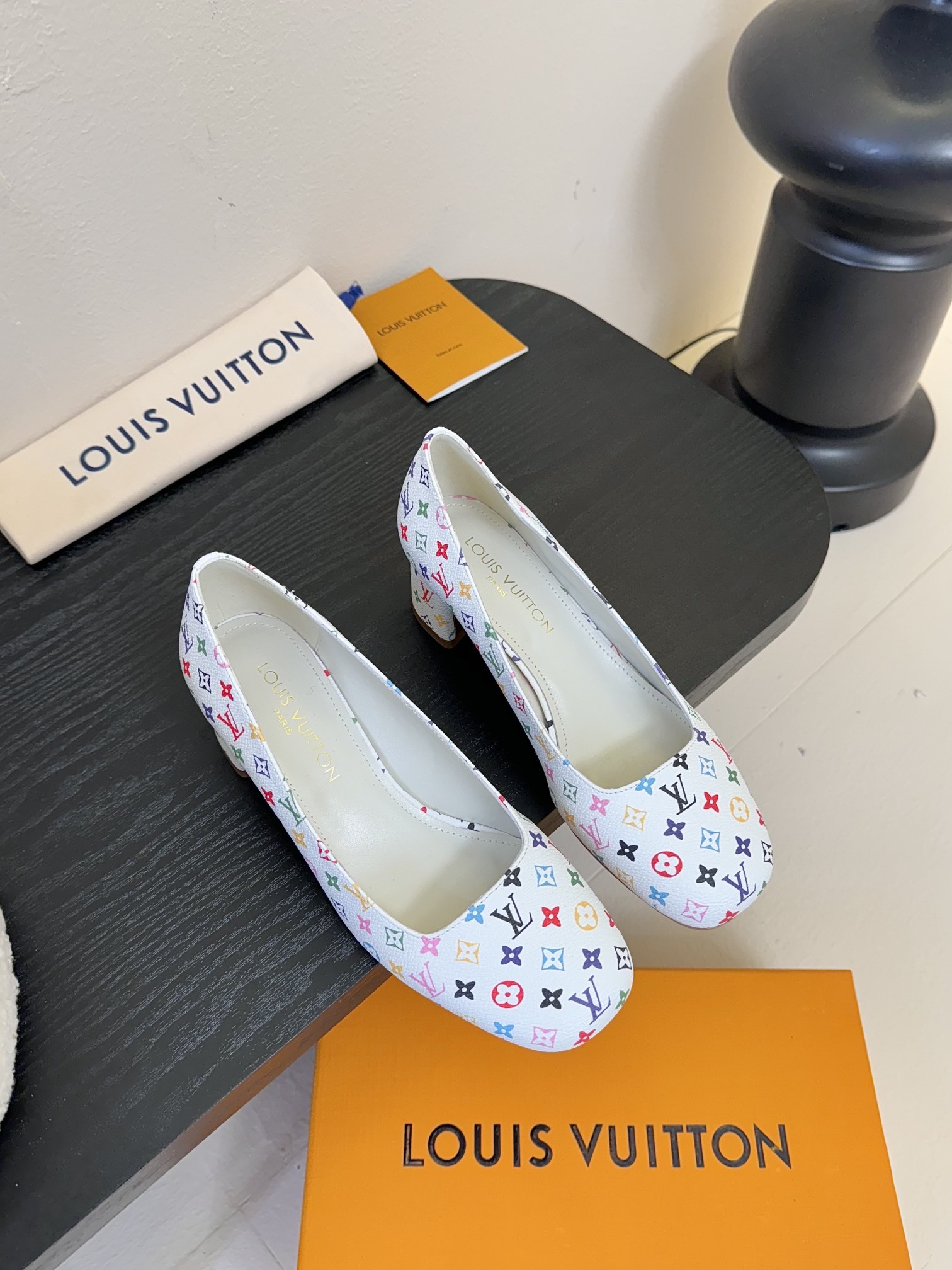 Louis Vuitton LV Swing ้ซ่ท้๐ฅๆ็ซๆๆฐ้ๅฑ่ท็ไธฝ็ๅ็ฉบ็ฒ่ทๅ้ๅญๆฏๆ ้ซ่ทๅ้