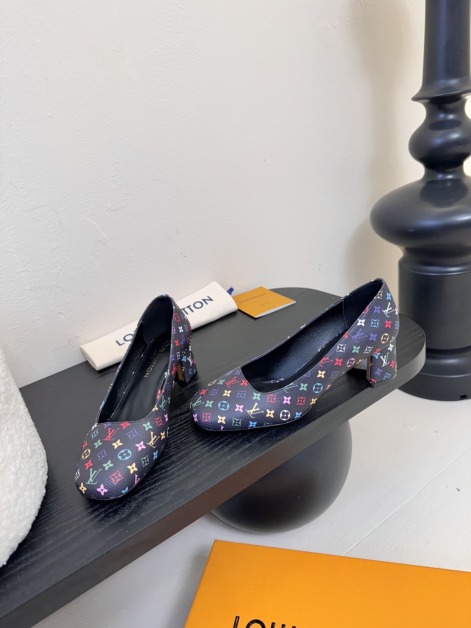 Louis Vuitton LV Swing ้ซ่ท้๐ฅๆ็ซๆๆฐ้ๅฑ่ท็ไธฝ็ๅ็ฉบ็ฒ่ทๅ้ๅญๆฏๆ ้ซ่ทๅ้