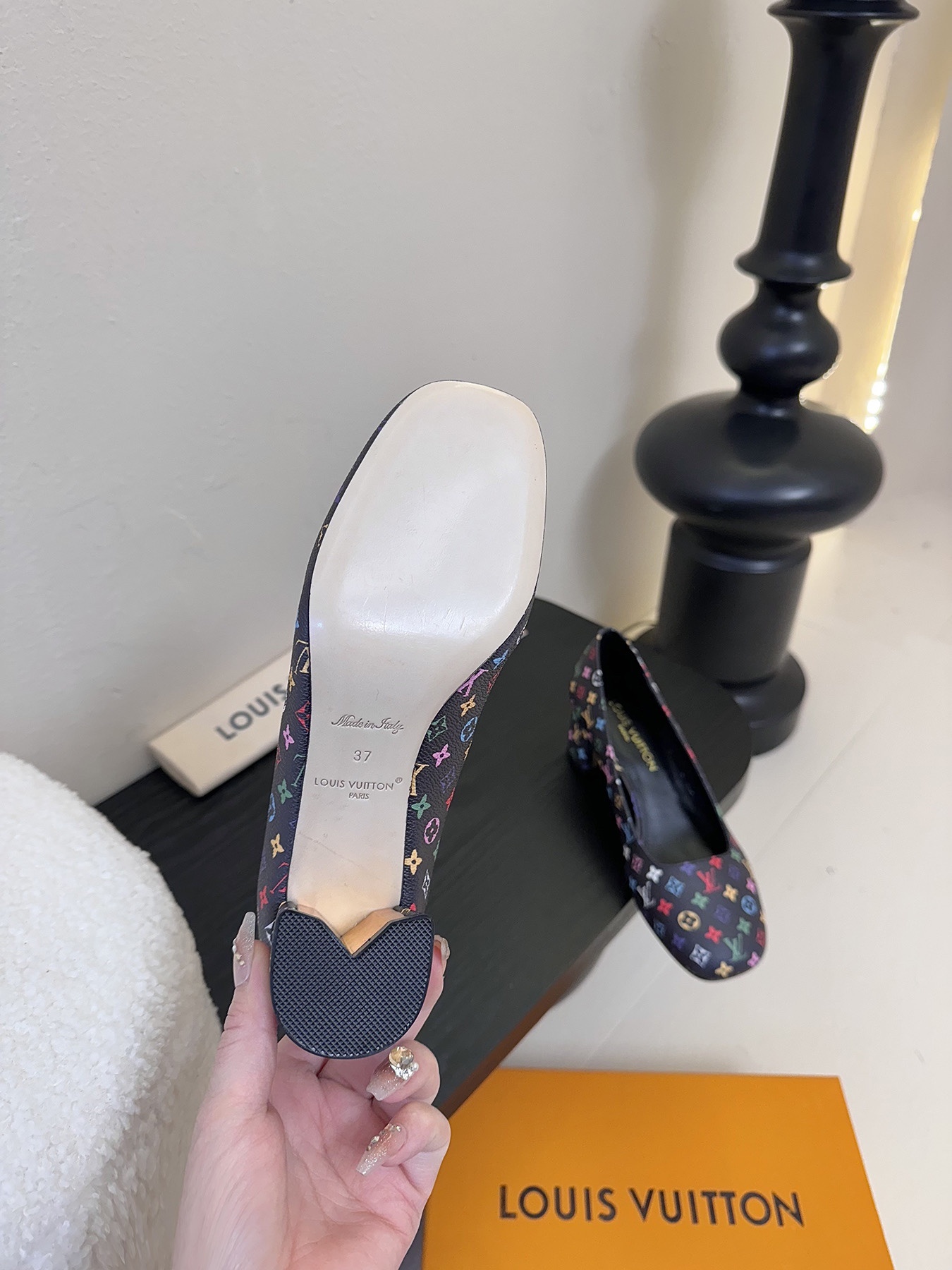 Louis Vuitton LV Swing ้ซ่ท้๐ฅๆ็ซๆๆฐ้ๅฑ่ท็ไธฝ็ๅ็ฉบ็ฒ่ทๅ้ๅญๆฏๆ ้ซ่ทๅ้