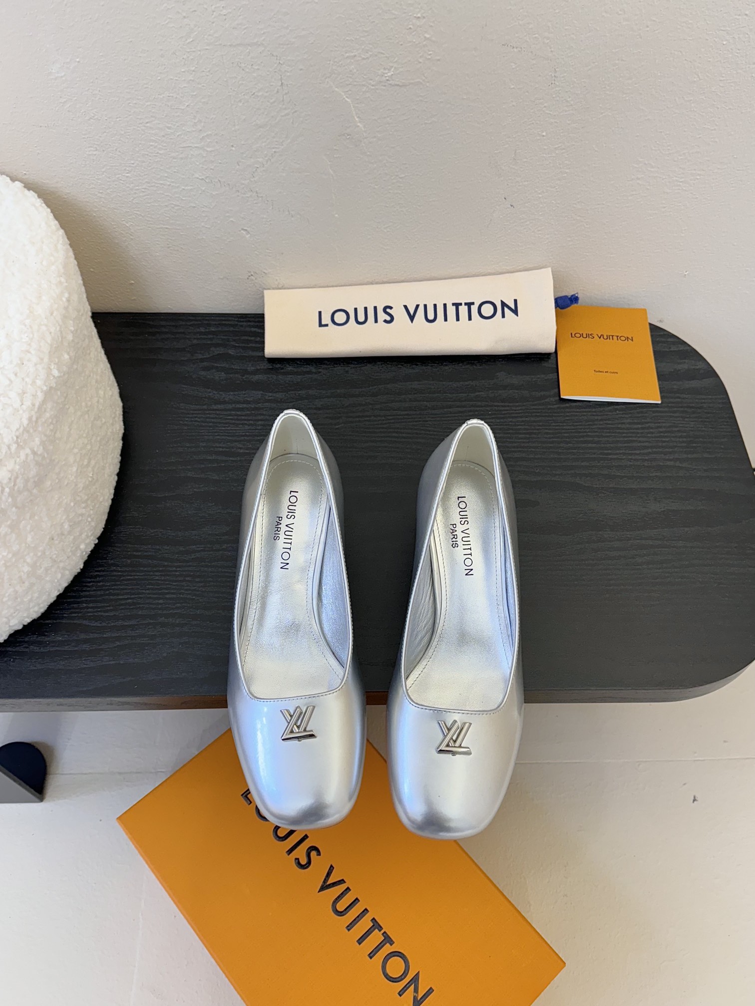 
Louis Vuitton LV Swing 高跟鞋🔥最火最新金属跟玛丽珍后空粗跟凉鞋字母标高跟单鞋
