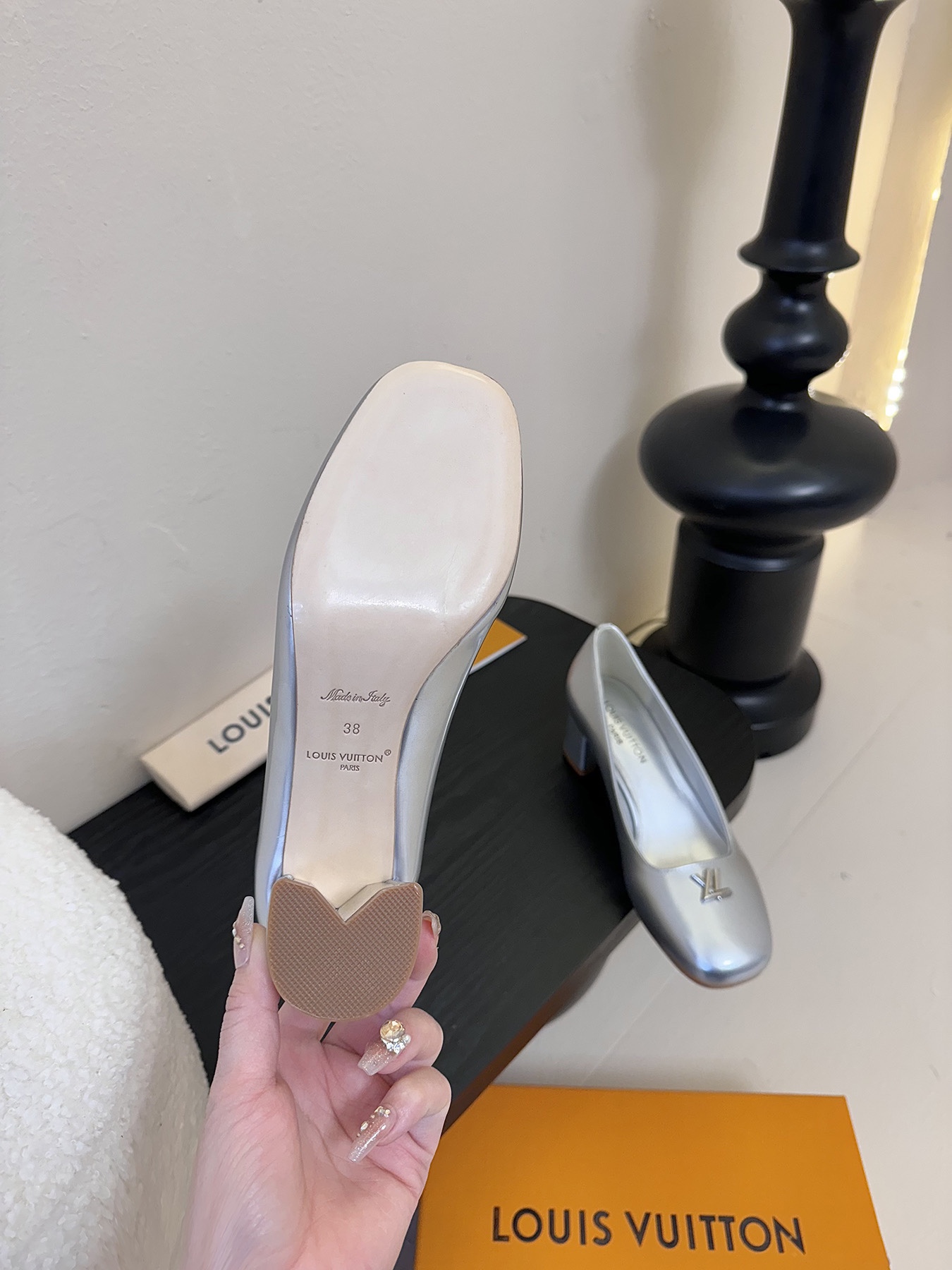 
Louis Vuitton LV Swing 高跟鞋🔥最火最新金属跟玛丽珍后空粗跟凉鞋字母标高跟单鞋
