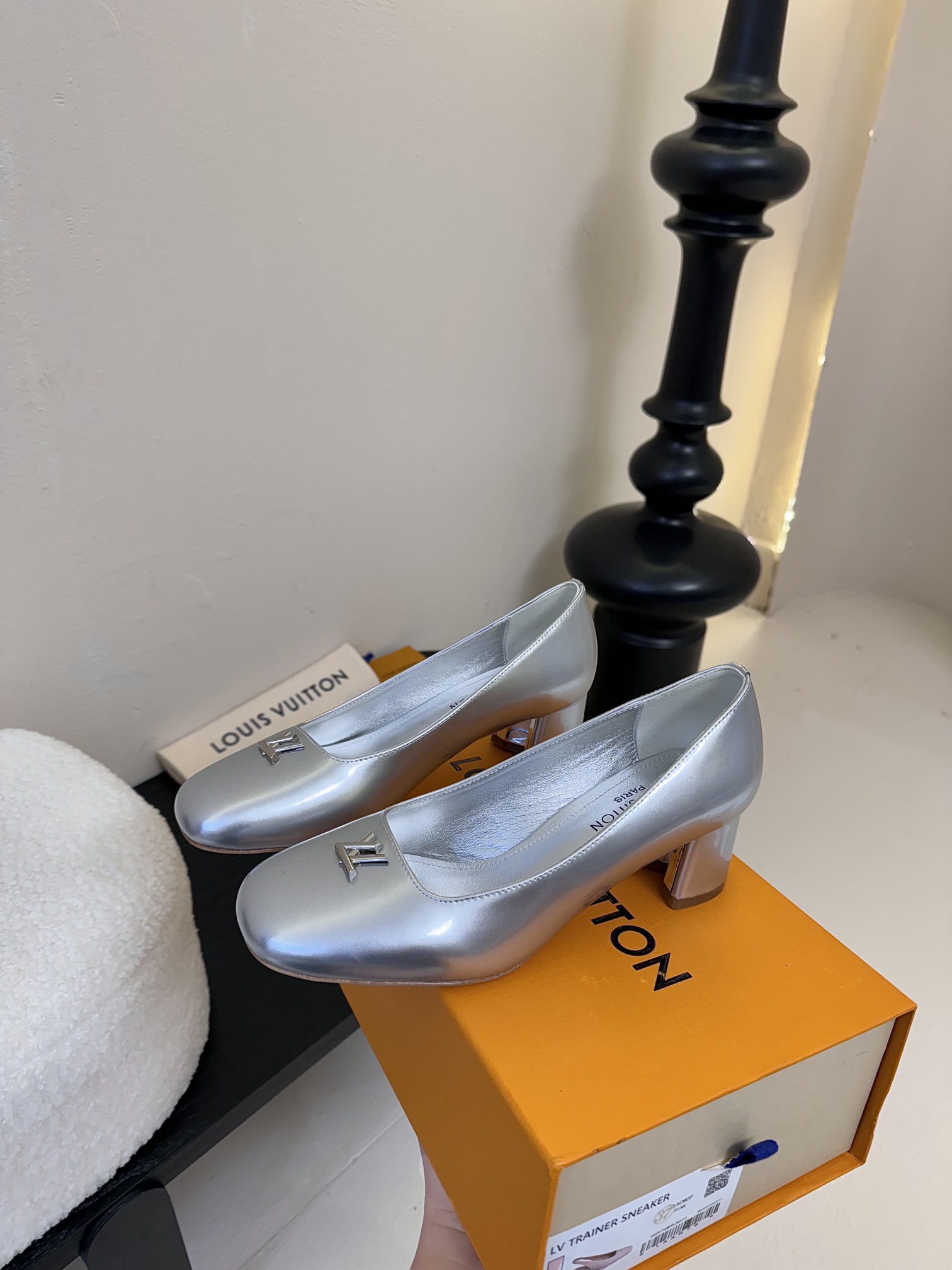 
Louis Vuitton LV Swing 高跟鞋🔥最火最新金属跟玛丽珍后空粗跟凉鞋字母标高跟单鞋
