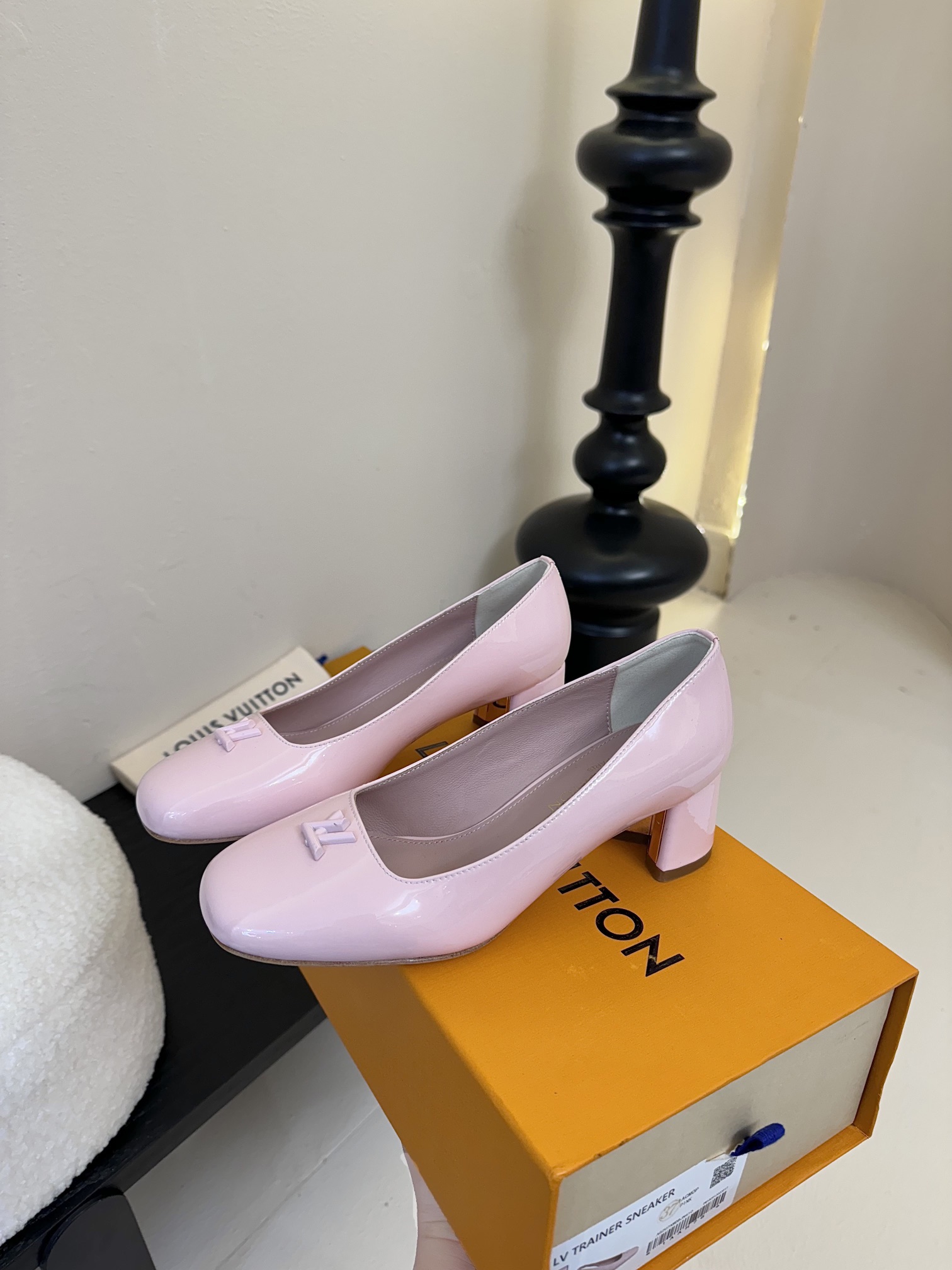 
Louis Vuitton LV Swing 高跟鞋🔥最火最新金属跟玛丽珍后空粗跟凉鞋字母标高跟单鞋
