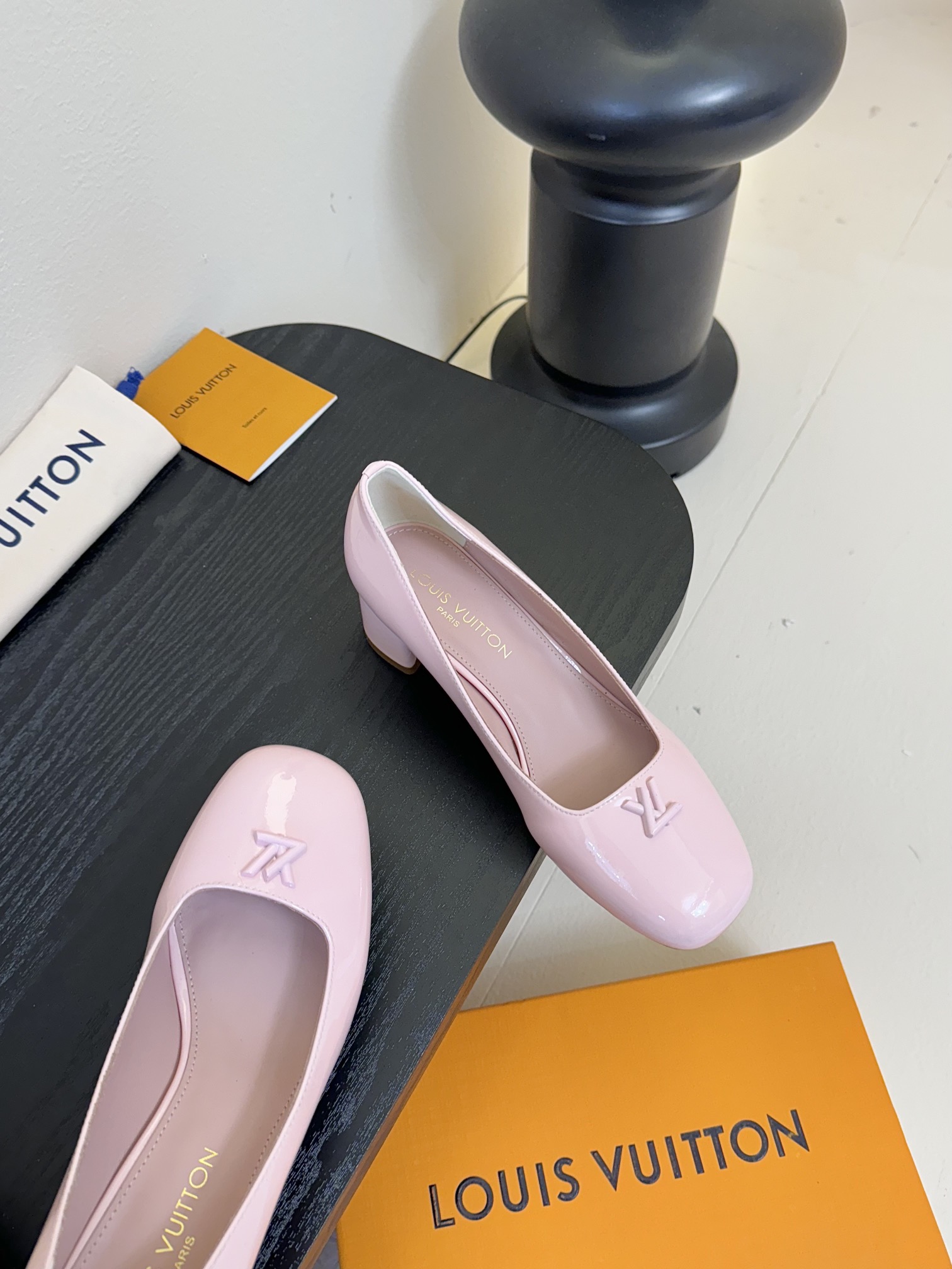 
Louis Vuitton LV Swing 高跟鞋🔥最火最新金属跟玛丽珍后空粗跟凉鞋字母标高跟单鞋
