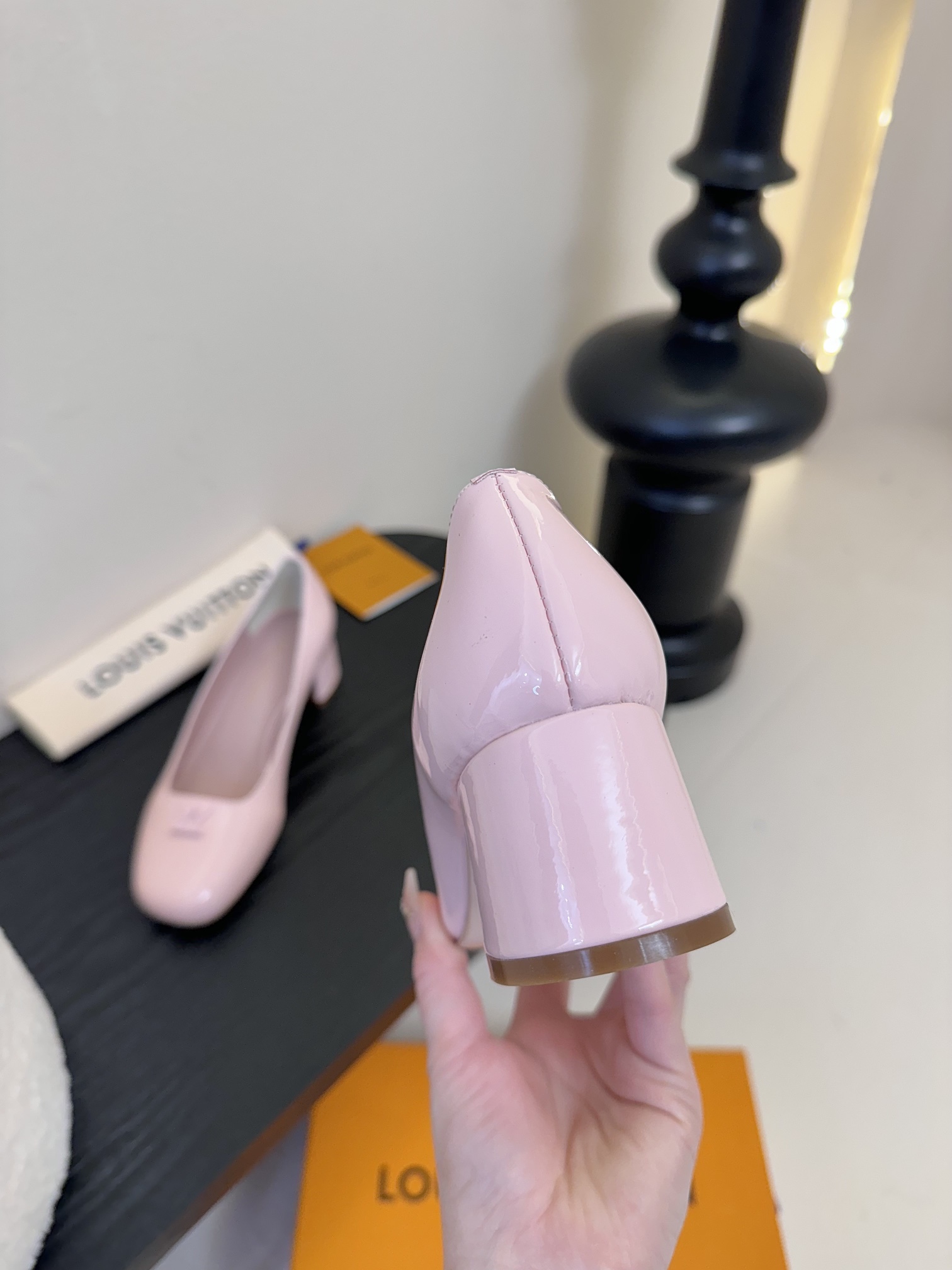 
Louis Vuitton LV Swing 高跟鞋🔥最火最新金属跟玛丽珍后空粗跟凉鞋字母标高跟单鞋
