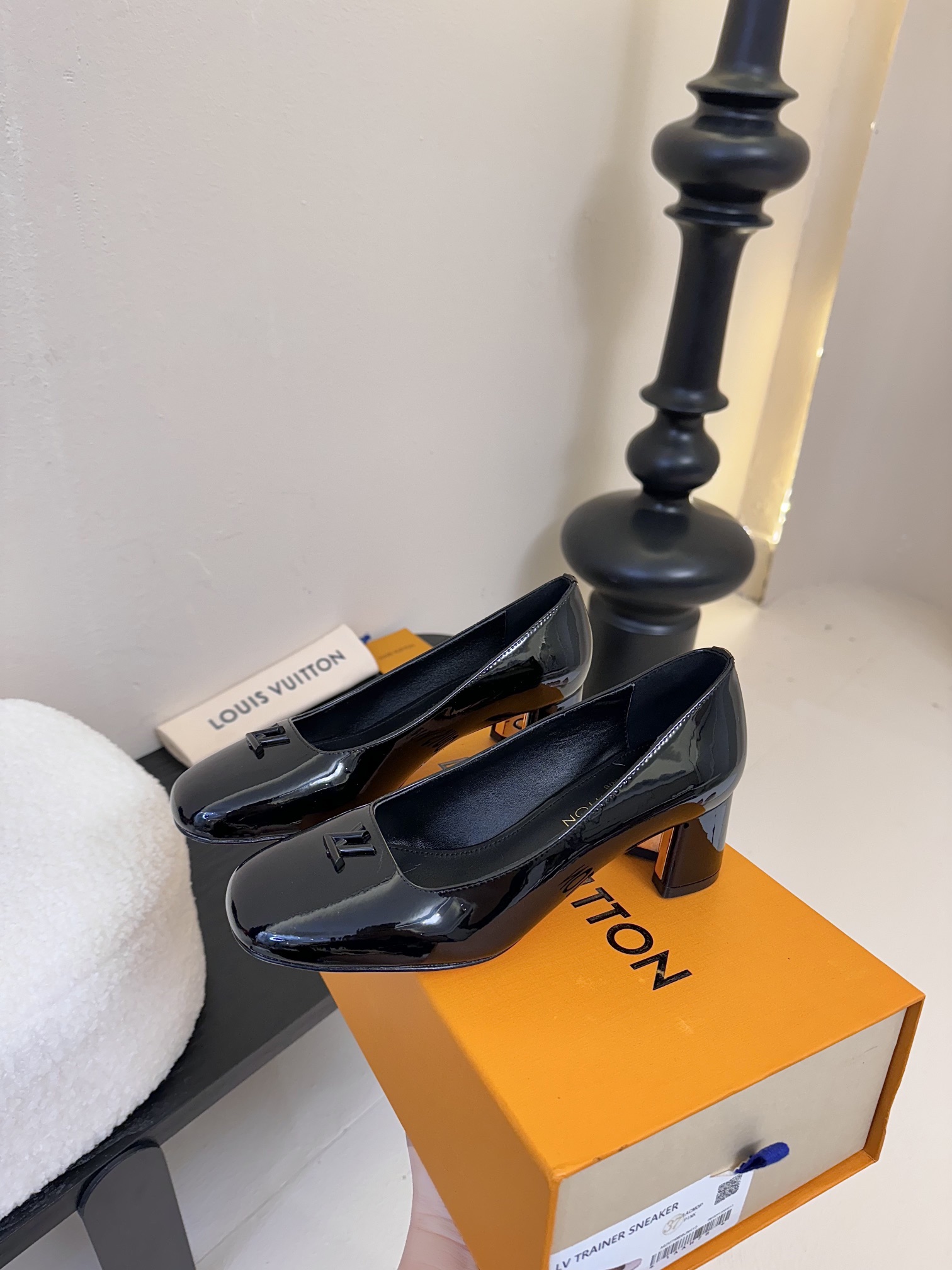 
Louis Vuitton LV Swing 高跟鞋🔥最火最新金属跟玛丽珍后空粗跟凉鞋字母标高跟单鞋
