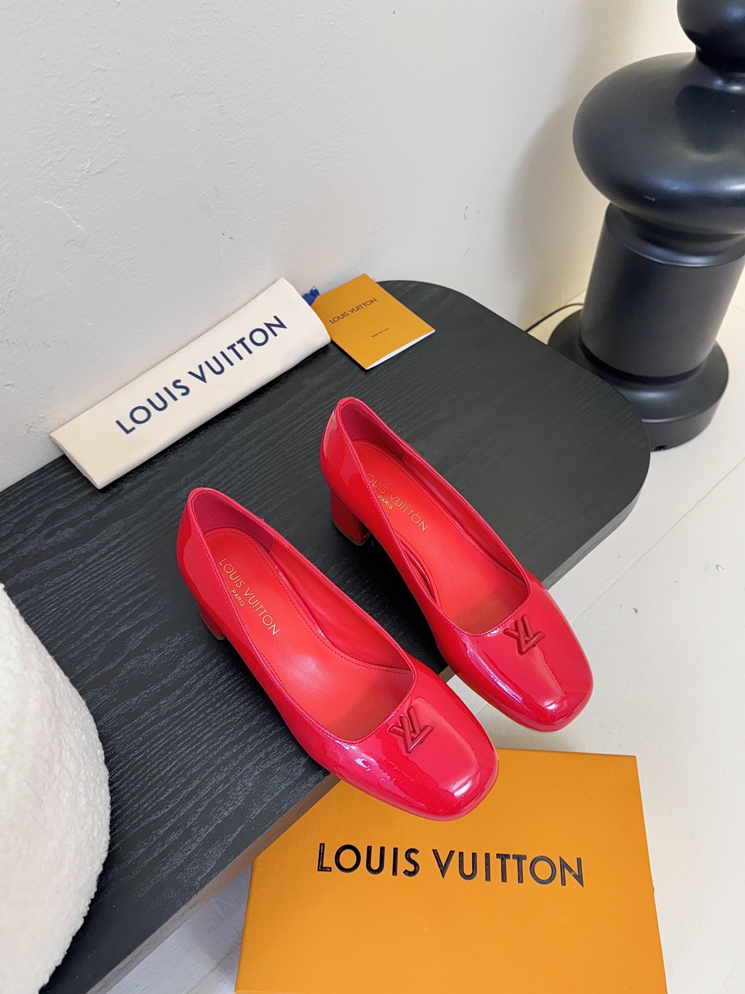 Louis Vuitton LV Swing ้ซ่ท้๐ฅๆ็ซๆๆฐ้ๅฑ่ท็ไธฝ็ๅ็ฉบ็ฒ่ทๅ้ๅญๆฏๆ ้ซ่ทๅ้