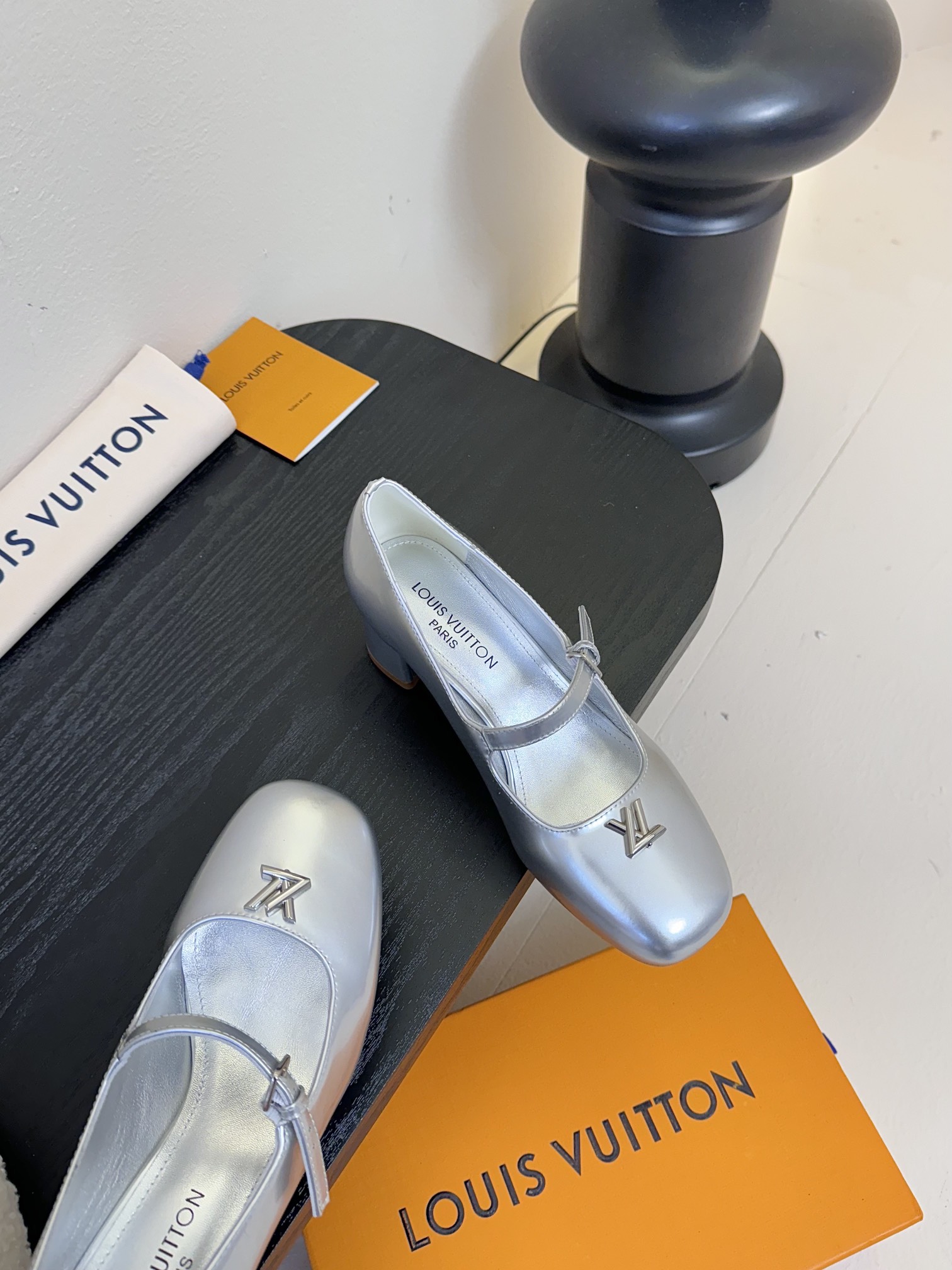 
Louis Vuitton LV Swing 高跟鞋🔥最火最新金属跟玛丽珍后空粗跟凉鞋字母标高跟单鞋
