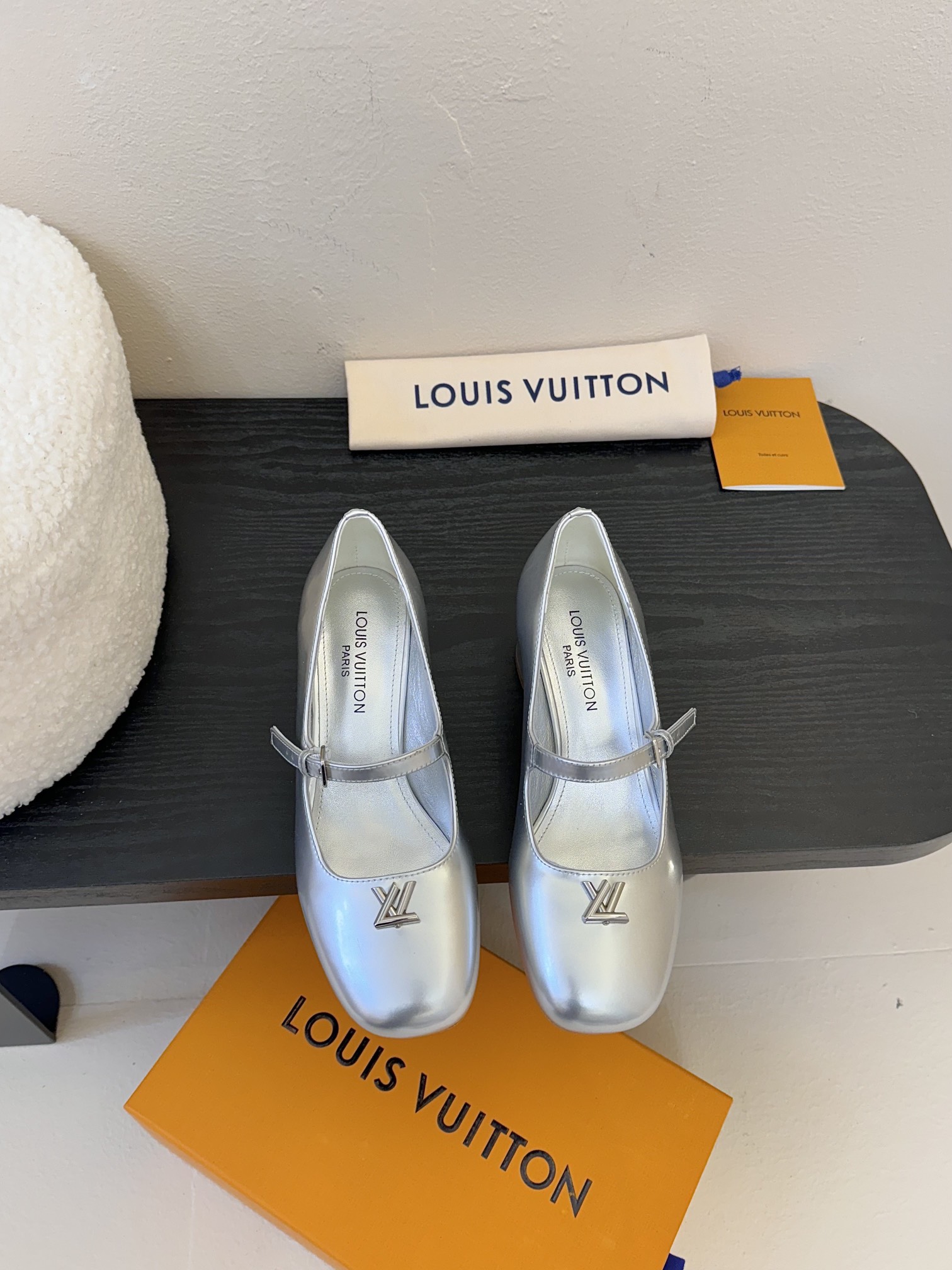 
Louis Vuitton LV Swing 高跟鞋🔥最火最新金属跟玛丽珍后空粗跟凉鞋字母标高跟单鞋
