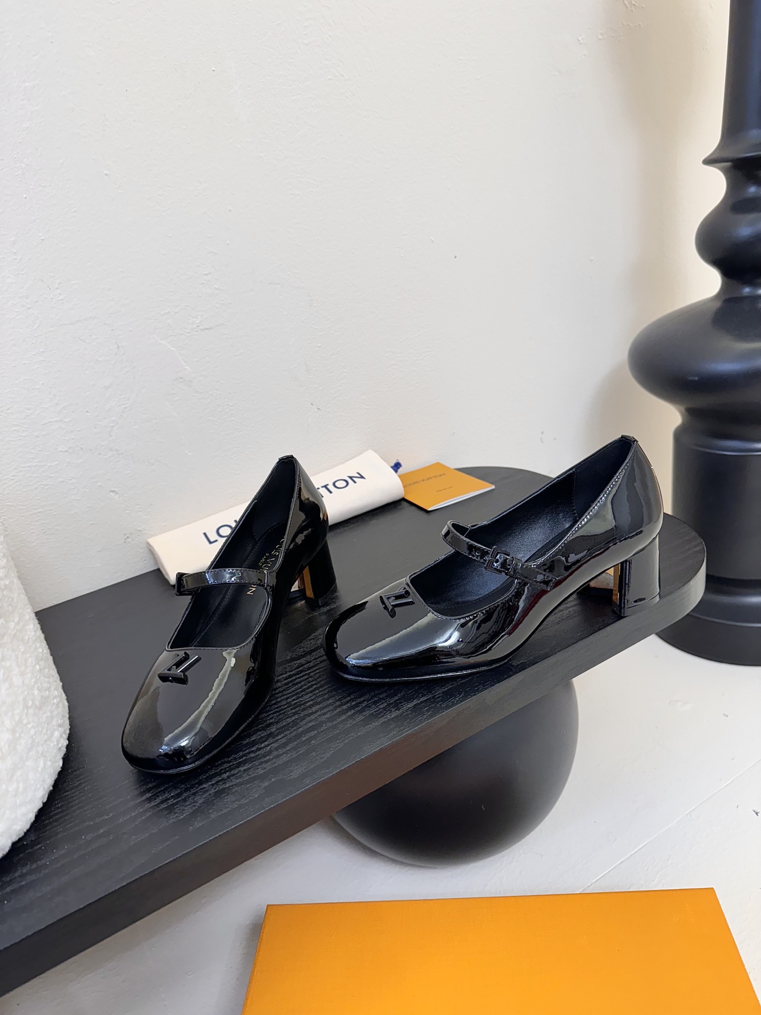
Louis Vuitton LV Swing 高跟鞋🔥最火最新金属跟玛丽珍后空粗跟凉鞋字母标高跟单鞋
