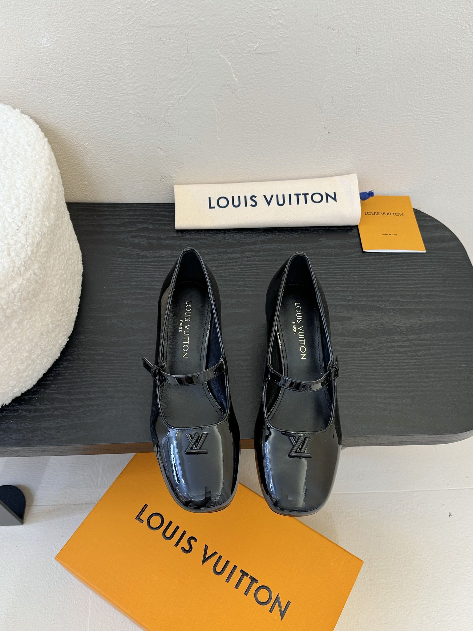 
Louis Vuitton LV Swing 高跟鞋🔥最火最新金属跟玛丽珍后空粗跟凉鞋字母标高跟单鞋
