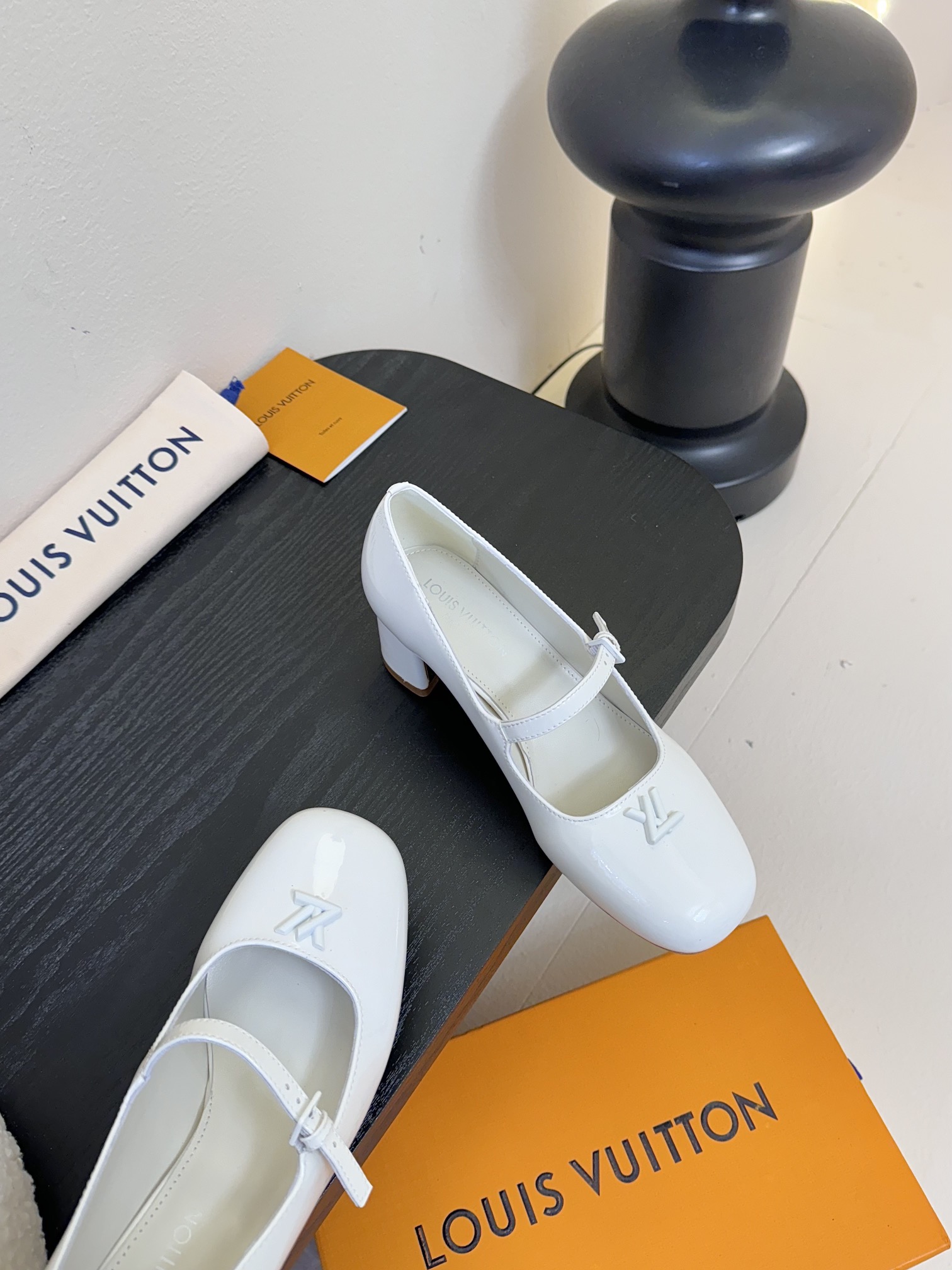 
Louis Vuitton LV Swing 高跟鞋🔥最火最新金属跟玛丽珍后空粗跟凉鞋字母标高跟单鞋
