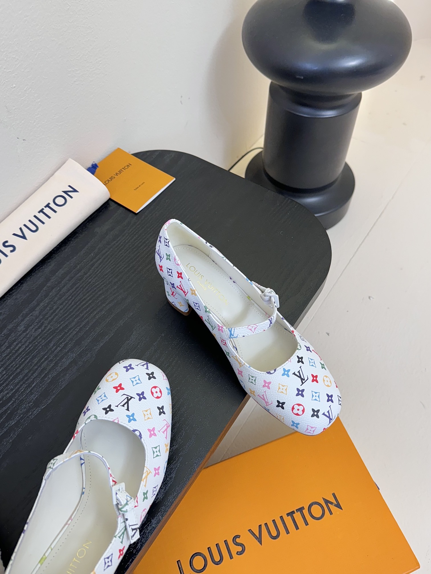 Louis Vuitton LV Swing ้ซ่ท้๐ฅๆ็ซๆๆฐ้ๅฑ่ท็ไธฝ็ๅ็ฉบ็ฒ่ทๅ้ๅญๆฏๆ ้ซ่ทๅ้