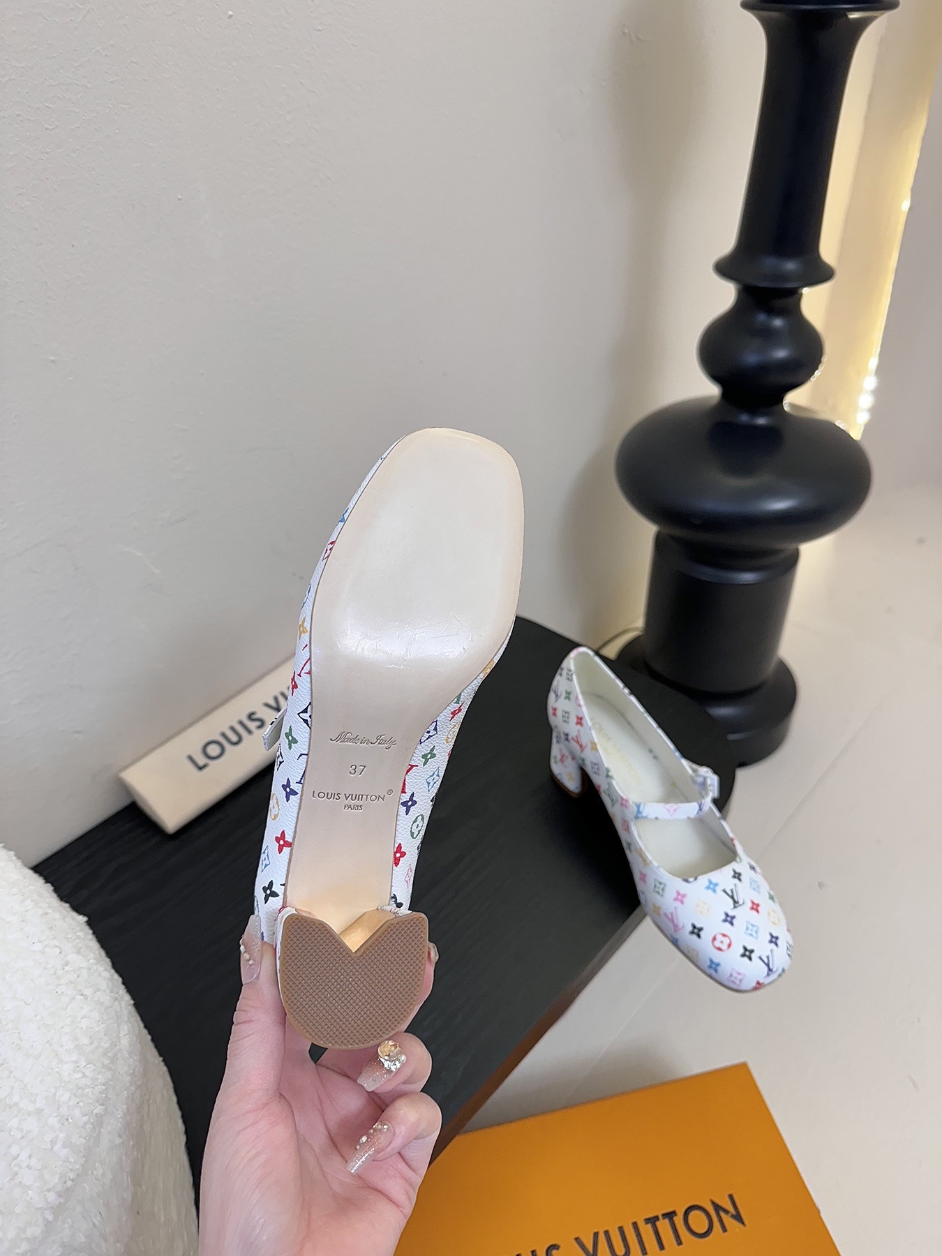 Louis Vuitton LV Swing ้ซ่ท้๐ฅๆ็ซๆๆฐ้ๅฑ่ท็ไธฝ็ๅ็ฉบ็ฒ่ทๅ้ๅญๆฏๆ ้ซ่ทๅ้