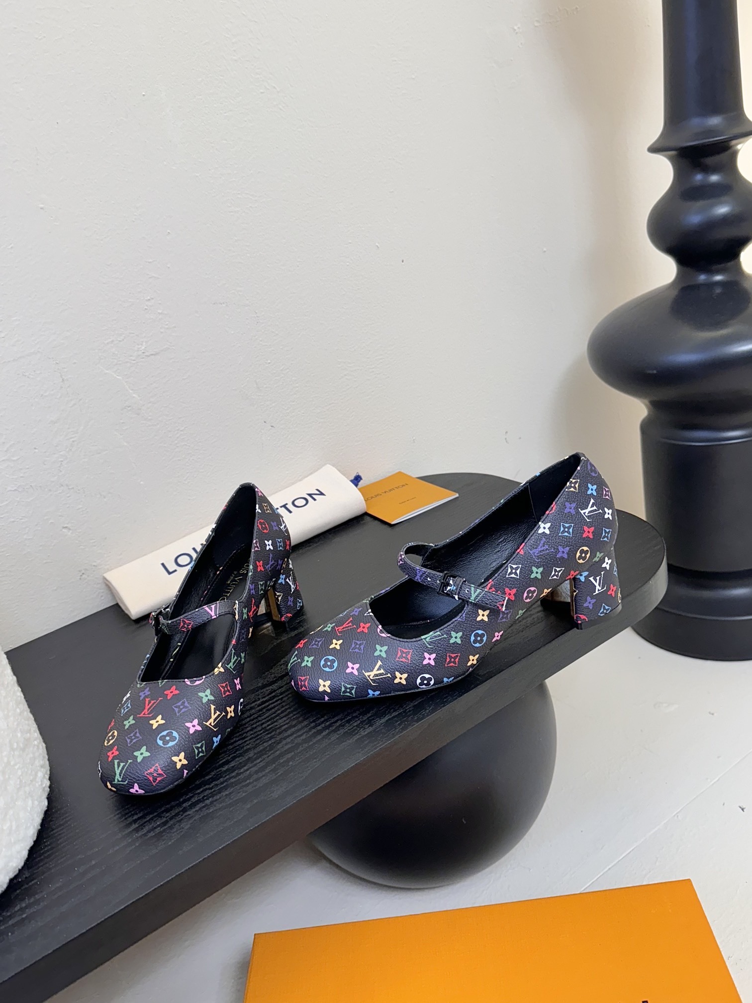 Louis Vuitton LV Swing ้ซ่ท้๐ฅๆ็ซๆๆฐ้ๅฑ่ท็ไธฝ็ๅ็ฉบ็ฒ่ทๅ้ๅญๆฏๆ ้ซ่ทๅ้