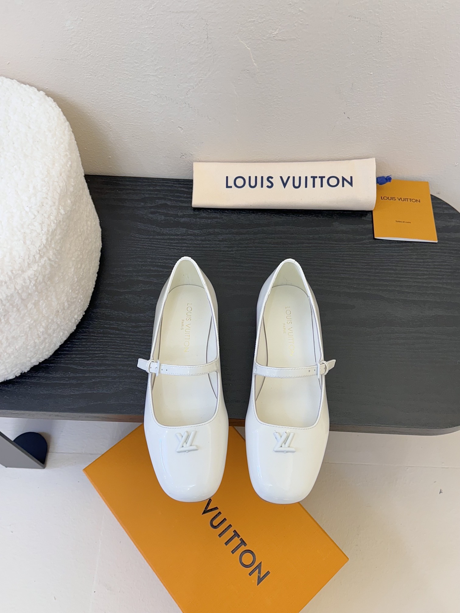Louis Vuitton LV Swing ้ซ่ท้๐ฅๆ็ซๆๆฐ้ๅฑ่ท็ไธฝ็ๅ็ฉบ็ฒ่ทๅ้ๅญๆฏๆ ้ซ่ทๅ้