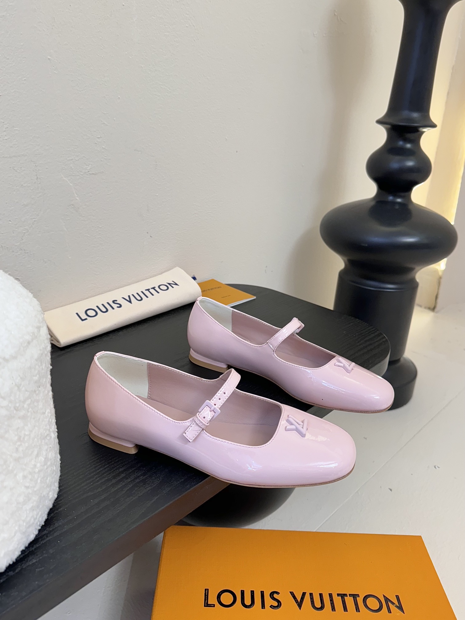 
Louis Vuitton LV Swing 高跟鞋🔥最火最新金属跟玛丽珍后空粗跟凉鞋字母标高跟单鞋
